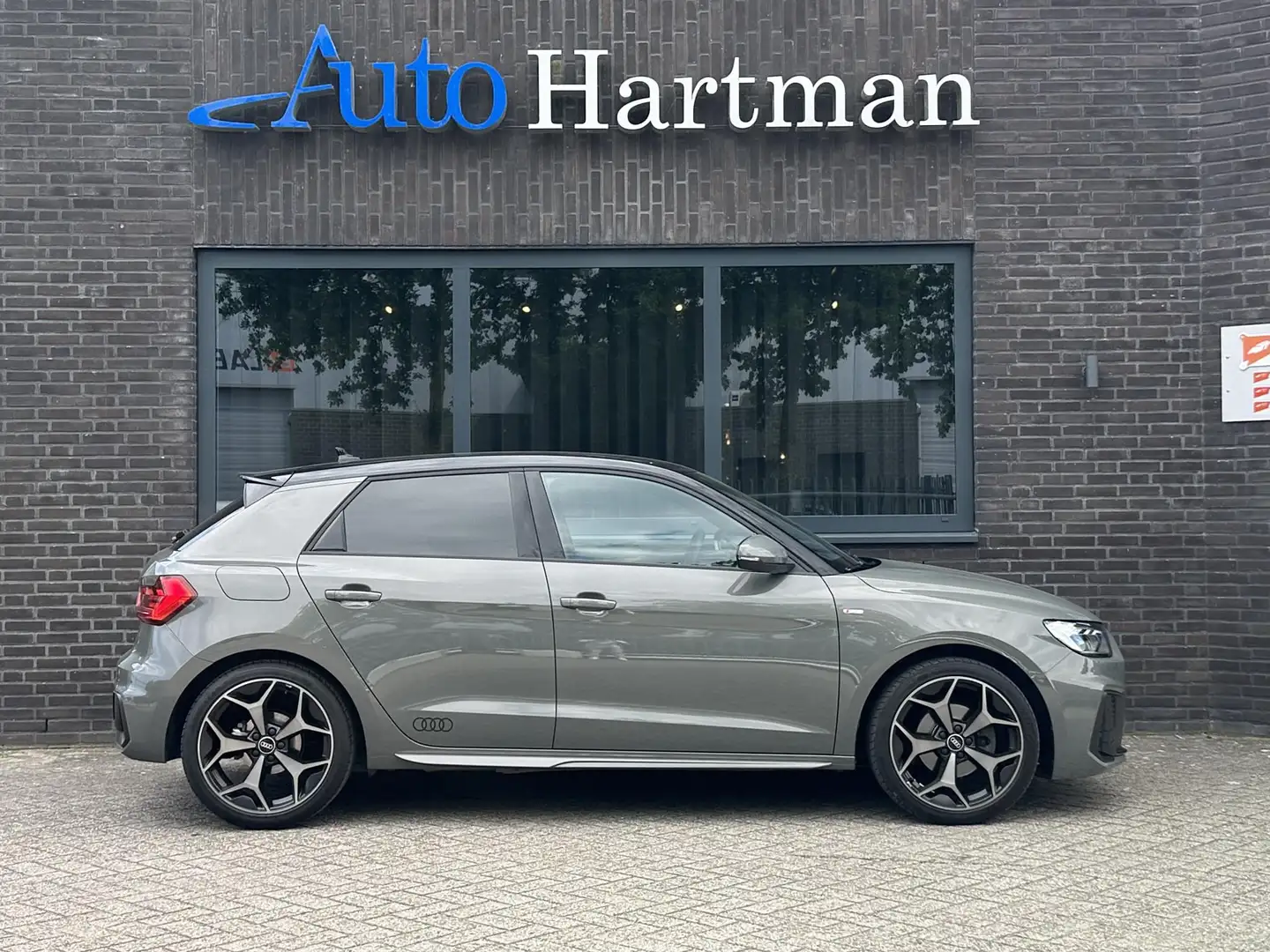 Audi A1 Sportback 30 TFSI S edition RS Velgen|LED|Stoelver Grijs - 2