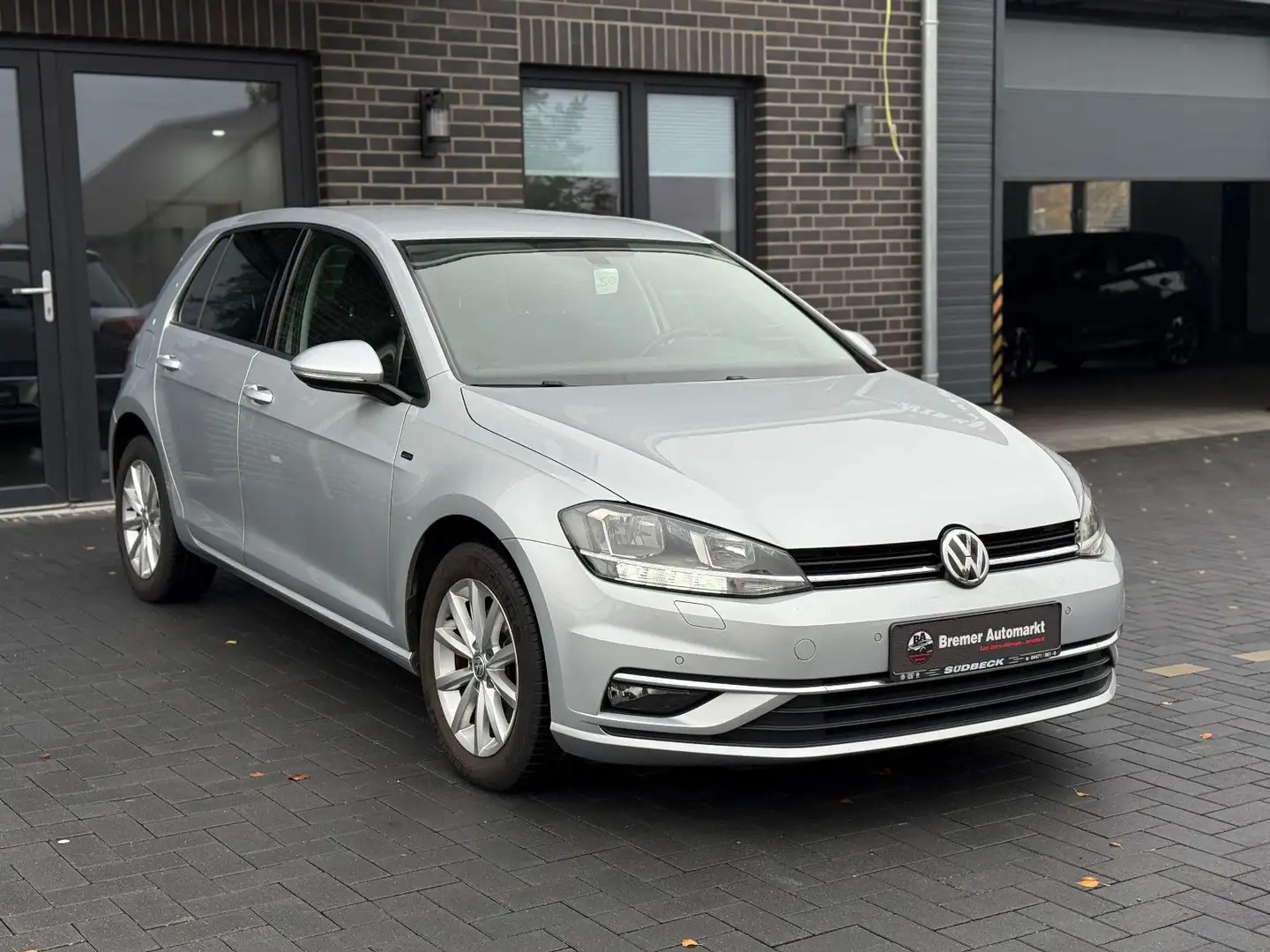 Volkswagen Golf VII Join*Kamera*Navi*PDC*SHZ*AHK*ACC* Silber - 1