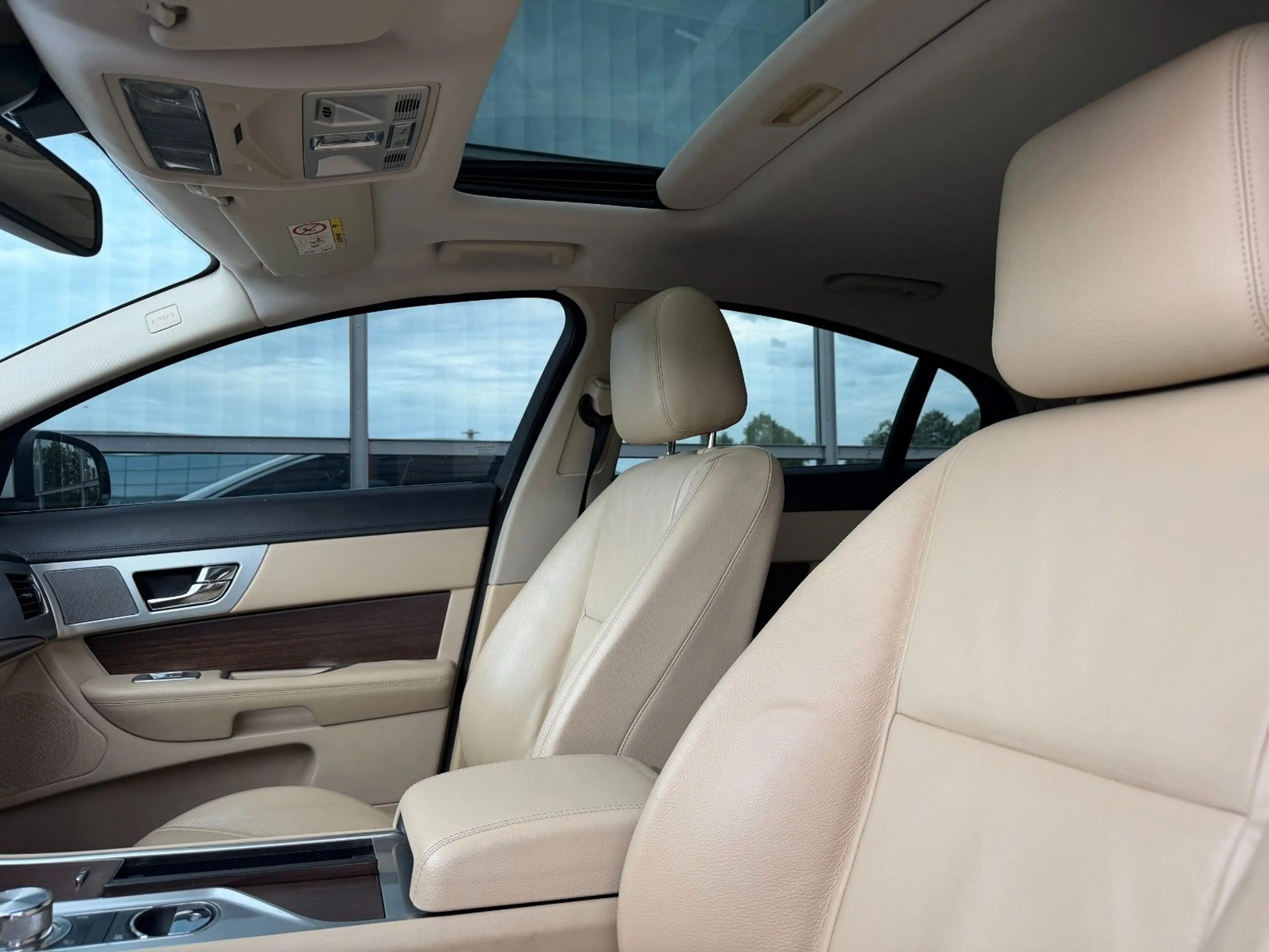 Jaguar XF 3.0 V6 Kompressor Kamera LED Leder — photo 8