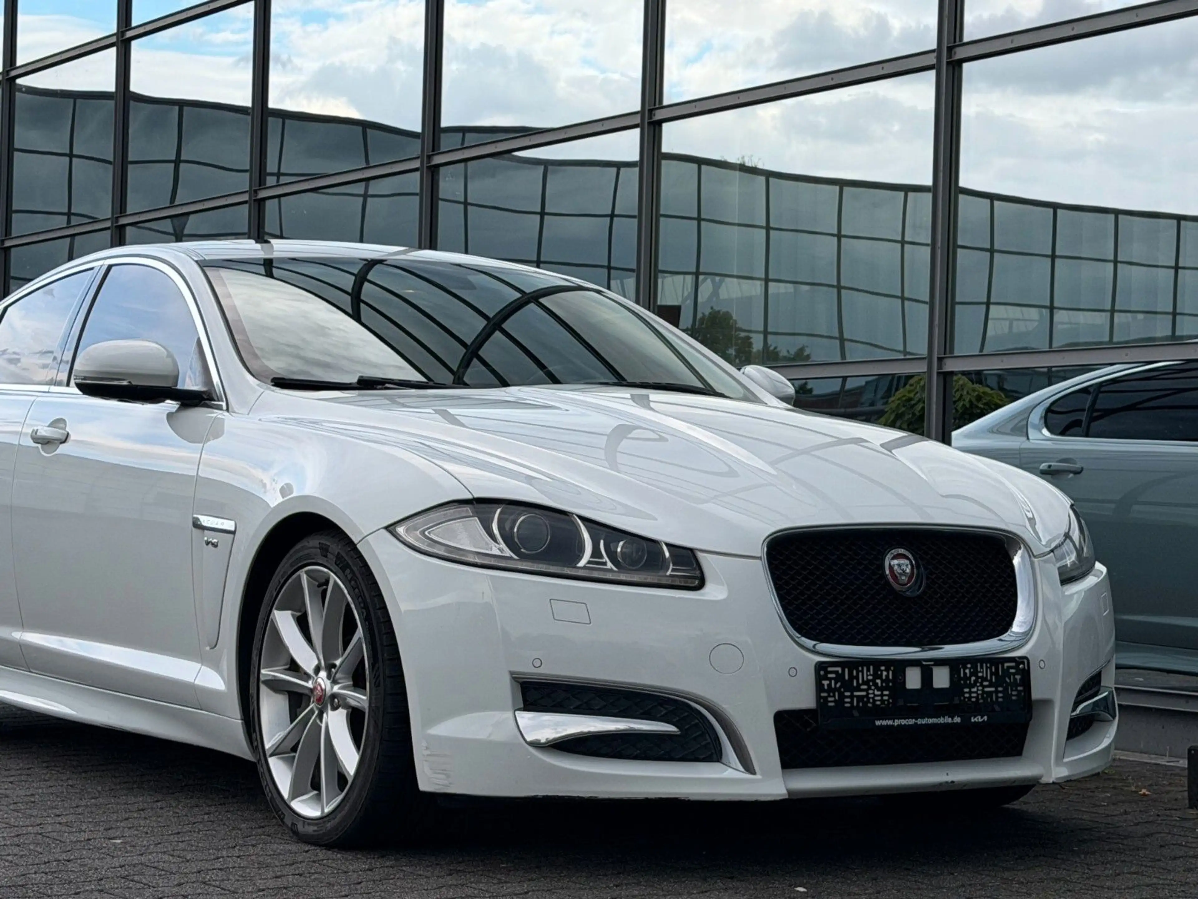 Jaguar XF 3.0 V6 Kompressor Kamera LED Leder