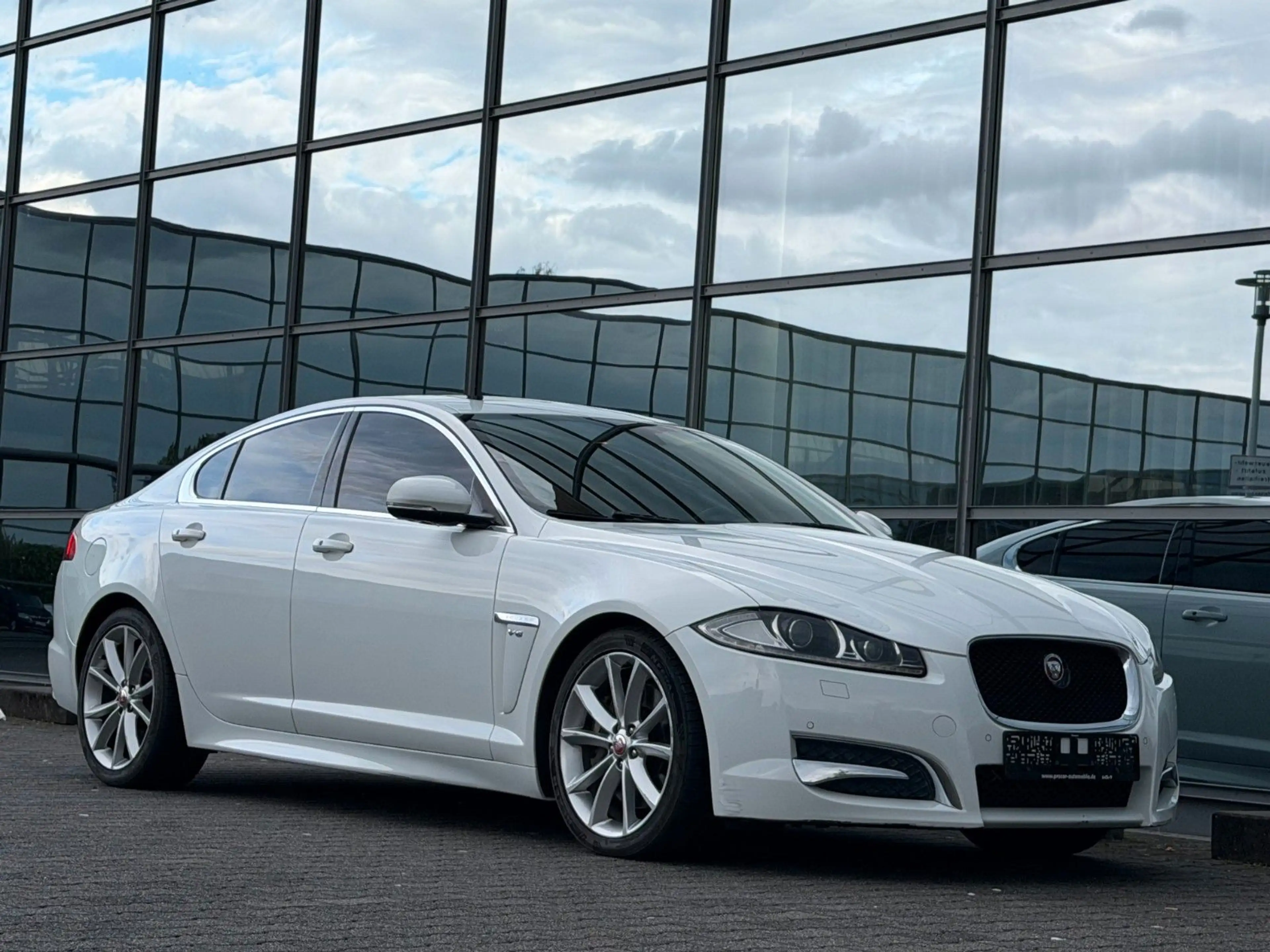 Jaguar XF 3.0 V6 Kompressor Kamera LED Leder — photo 6