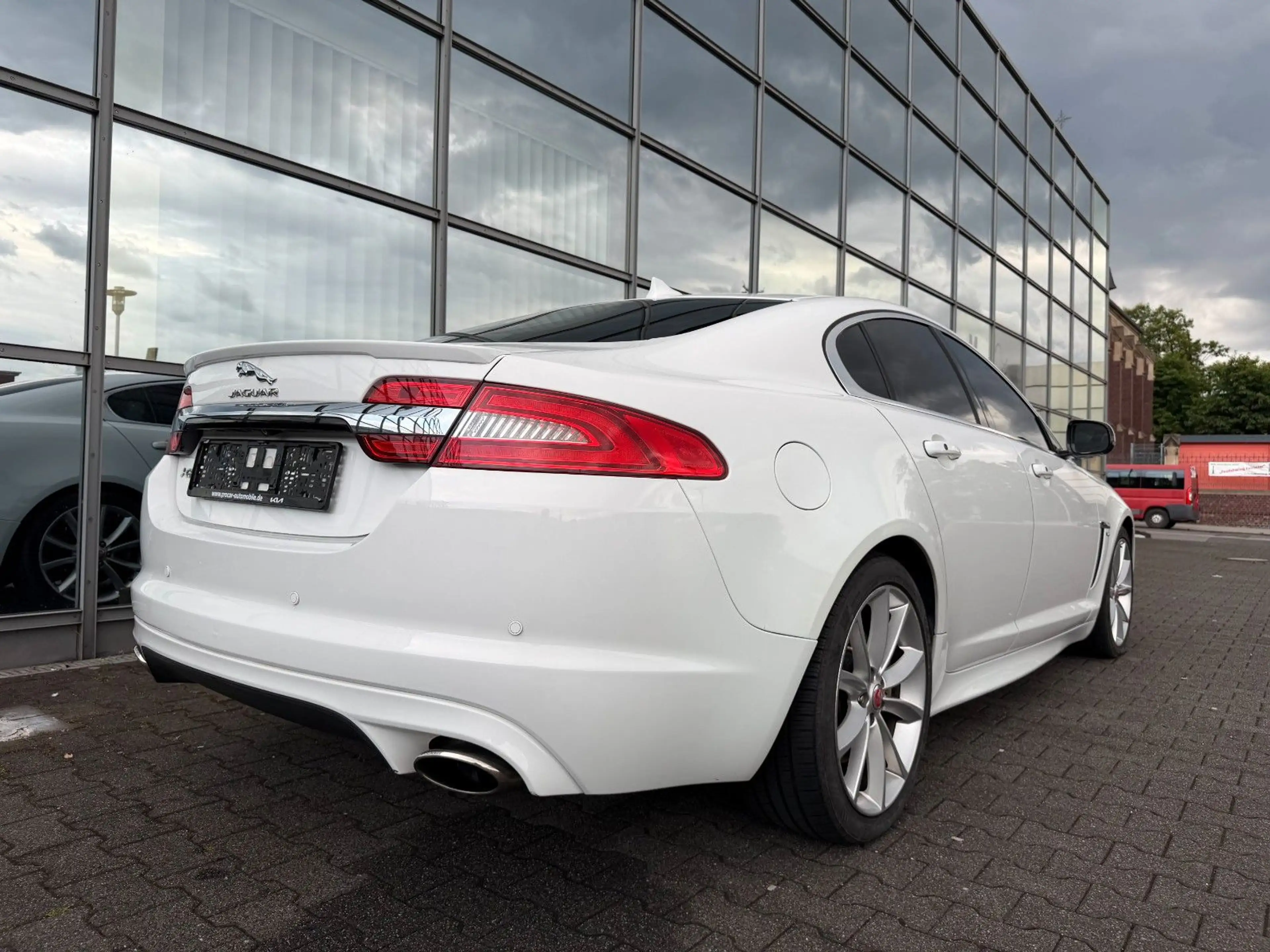 Jaguar XF 3.0 V6 Kompressor Kamera LED Leder — photo 13