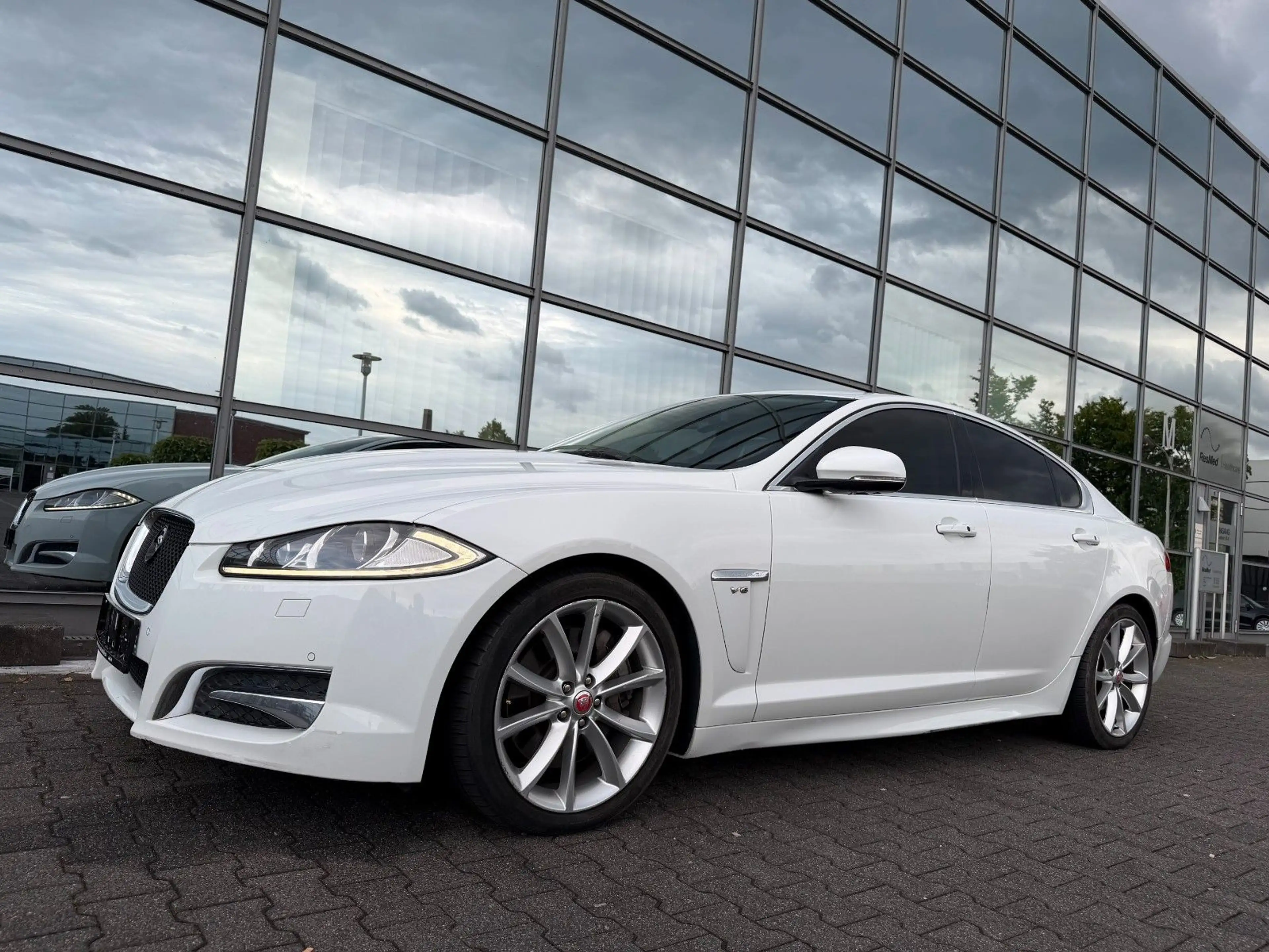 Jaguar XF 3.0 V6 Kompressor Kamera LED Leder — photo 11