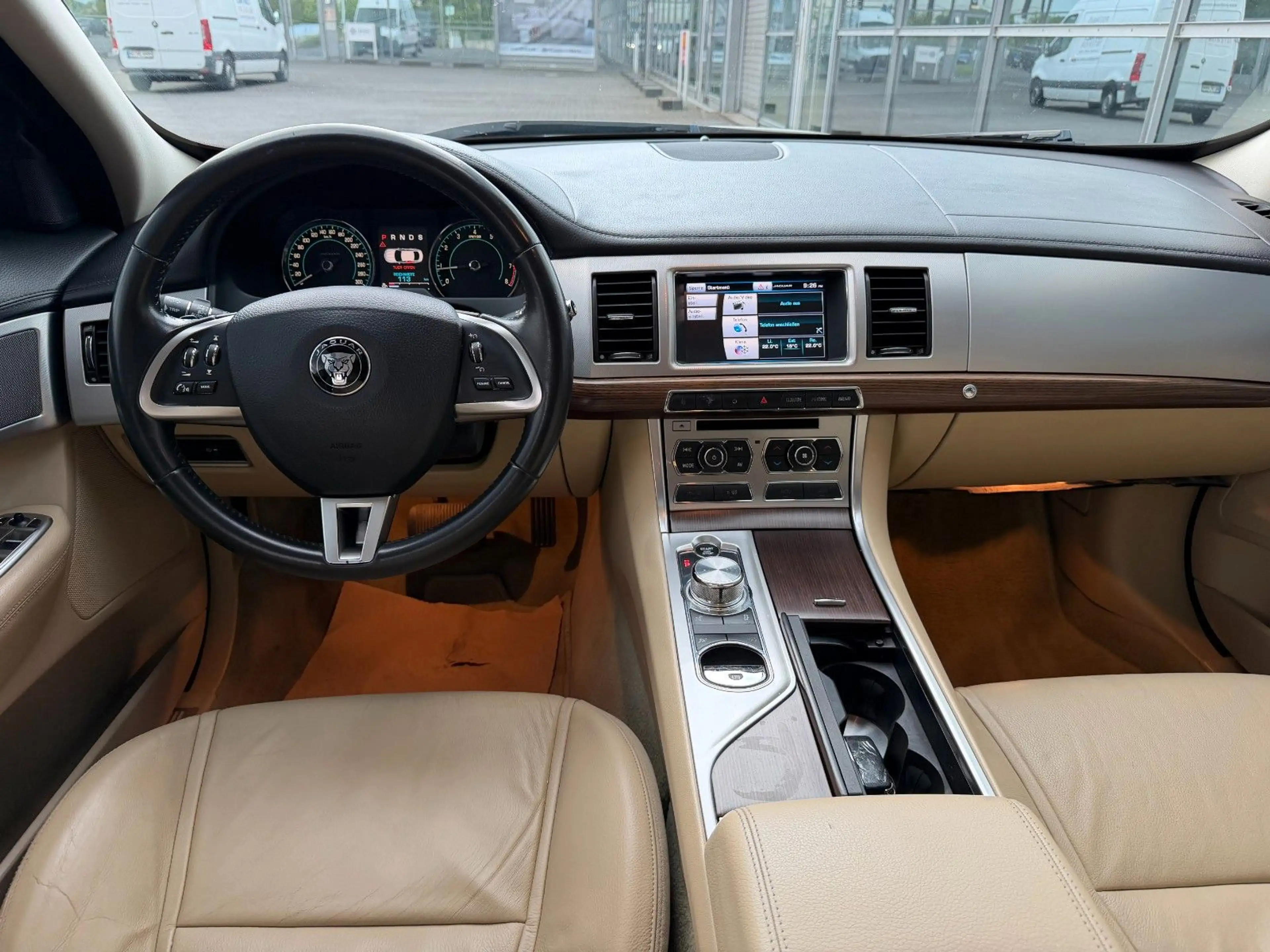 Jaguar XF 3.0 V6 Kompressor Kamera LED Leder — photo 2