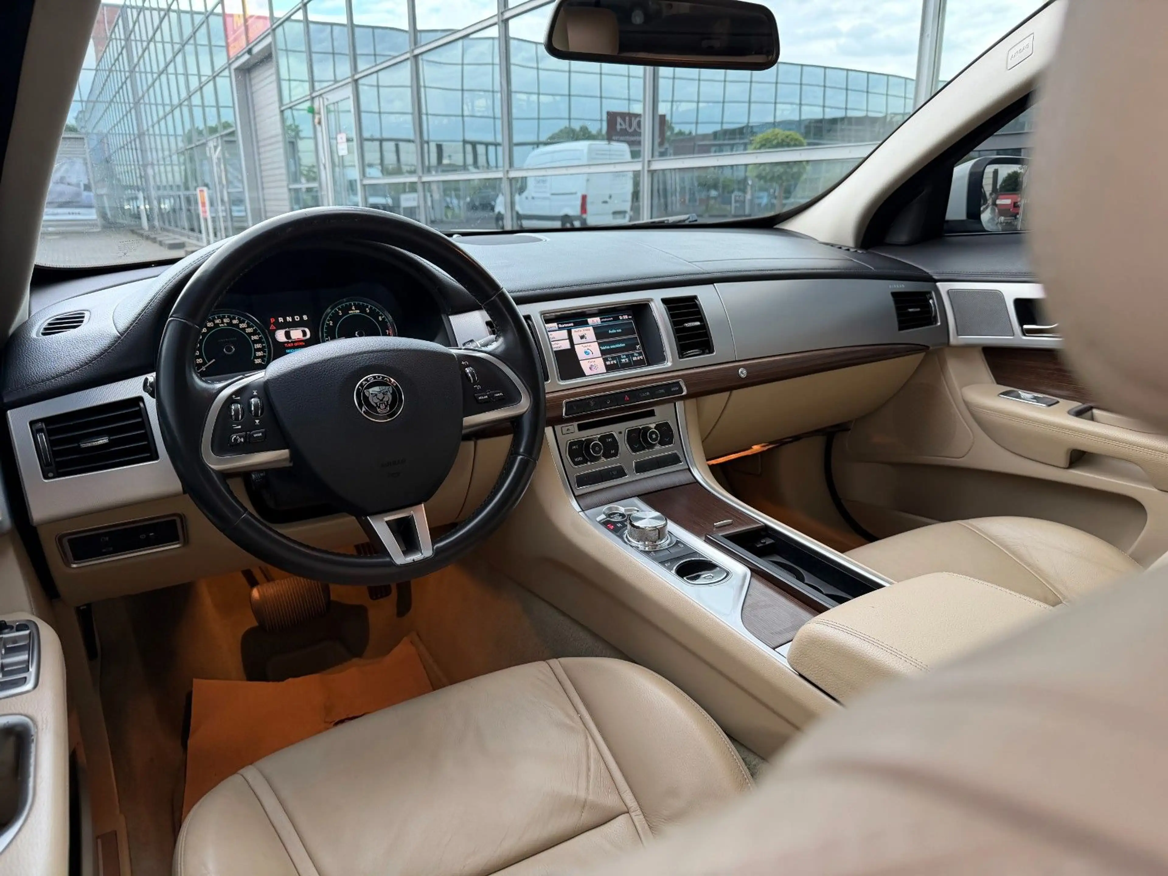 Jaguar XF 3.0 V6 Kompressor Kamera LED Leder — photo 14