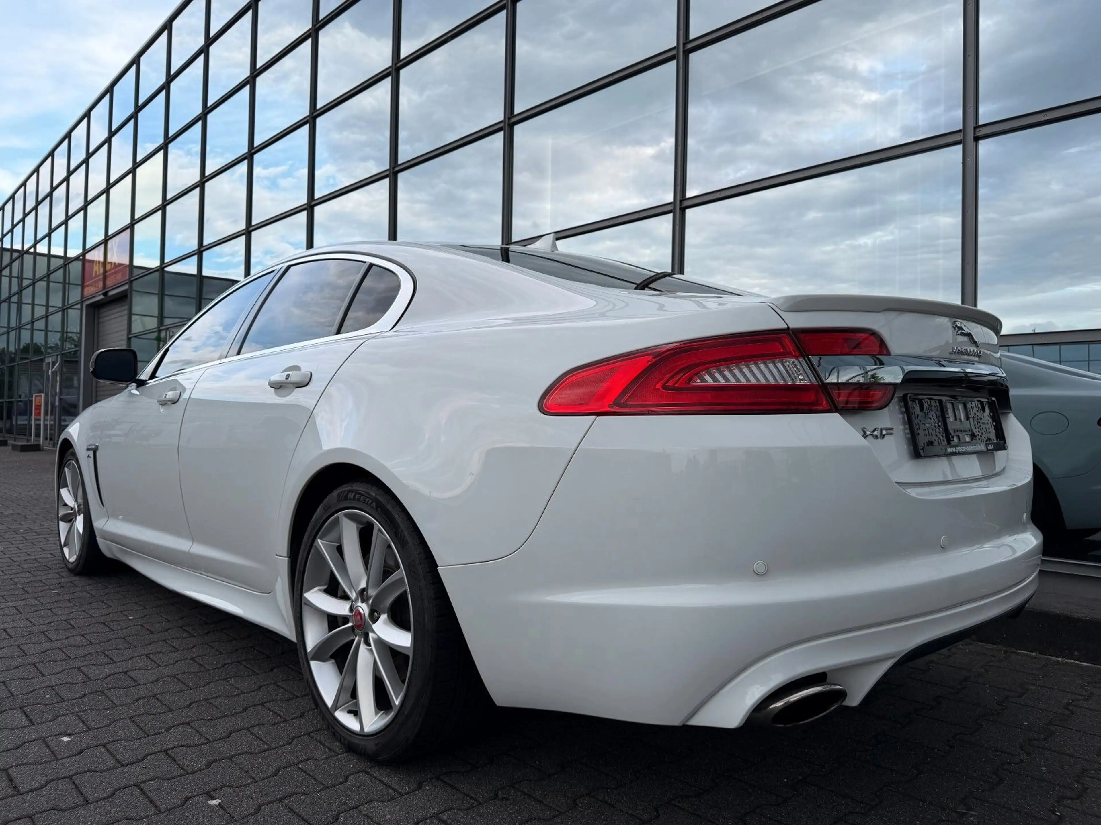 Jaguar XF 3.0 V6 Kompressor Kamera LED Leder — photo 12