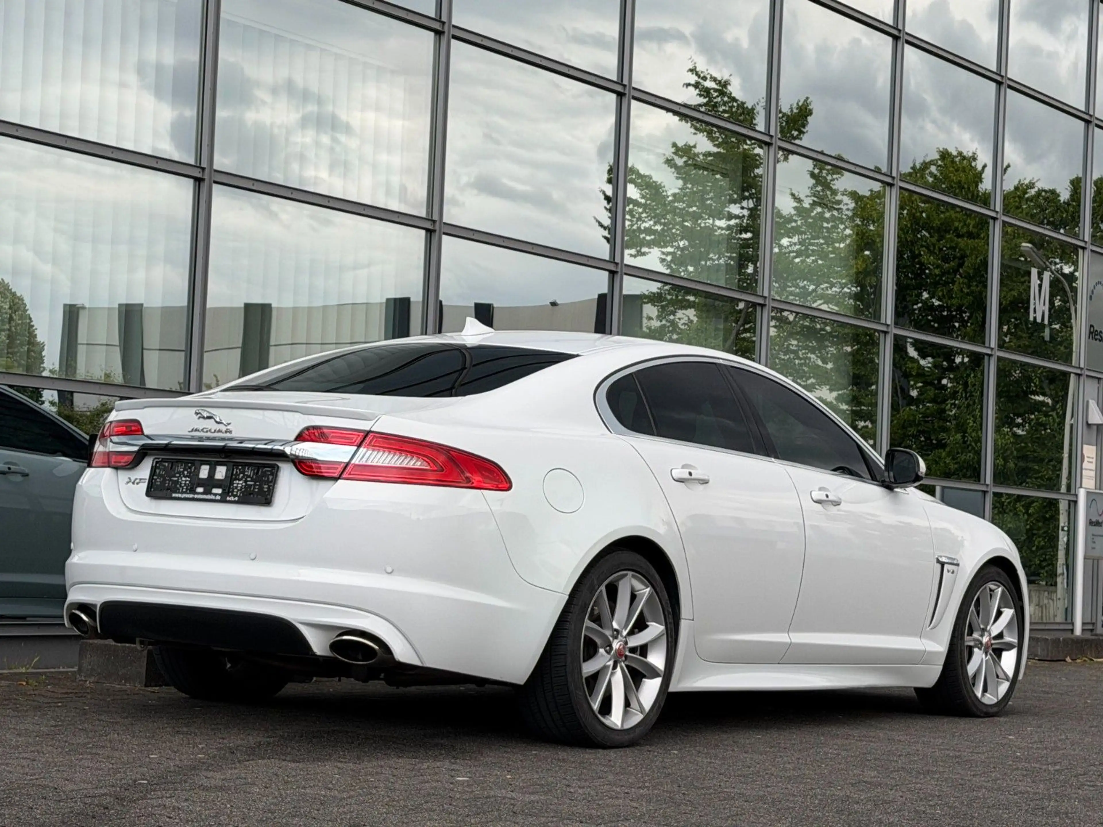 Jaguar XF 3.0 V6 Kompressor Kamera LED Leder — photo 3