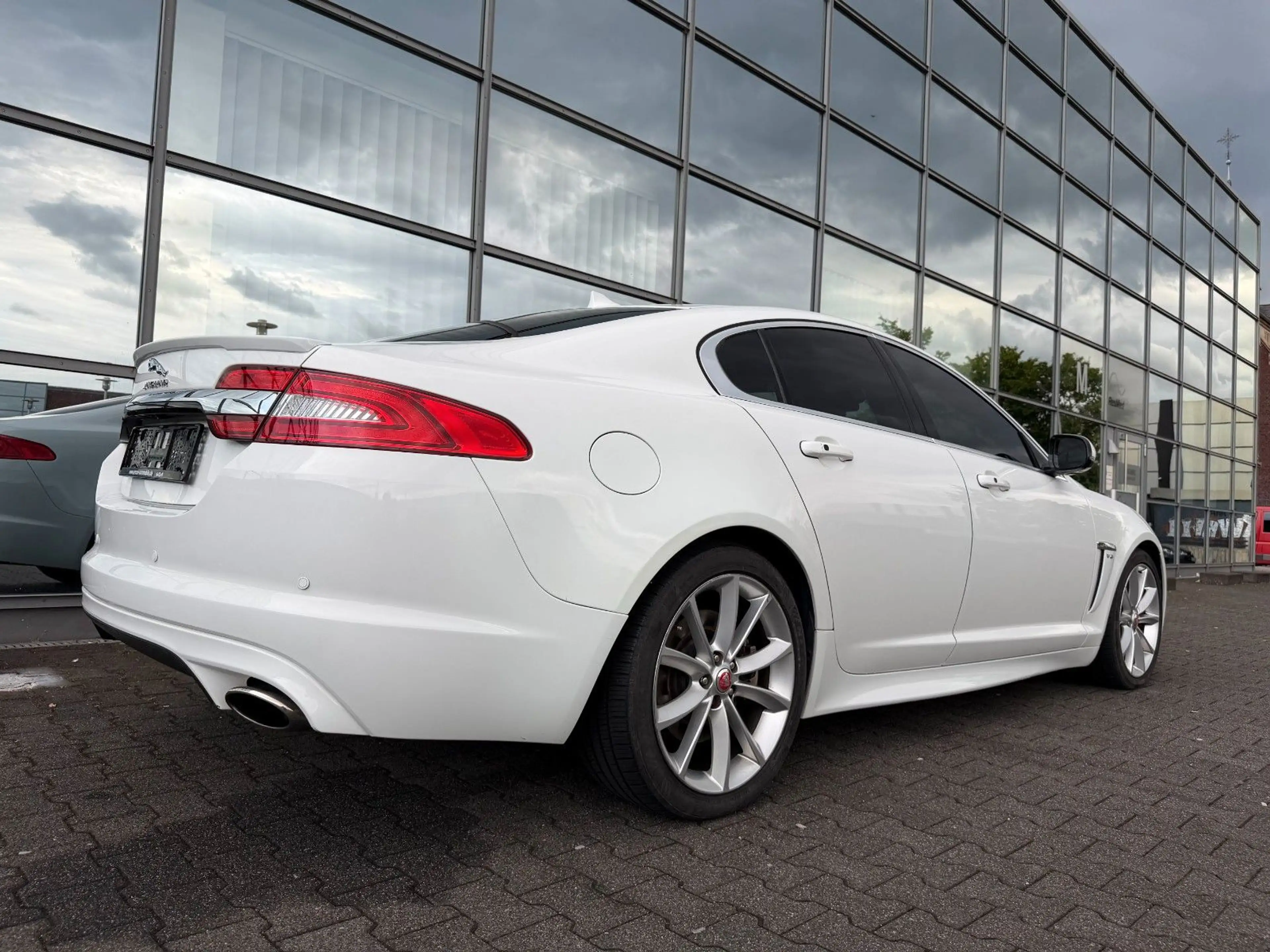Jaguar XF 3.0 V6 Kompressor Kamera LED Leder — photo 10
