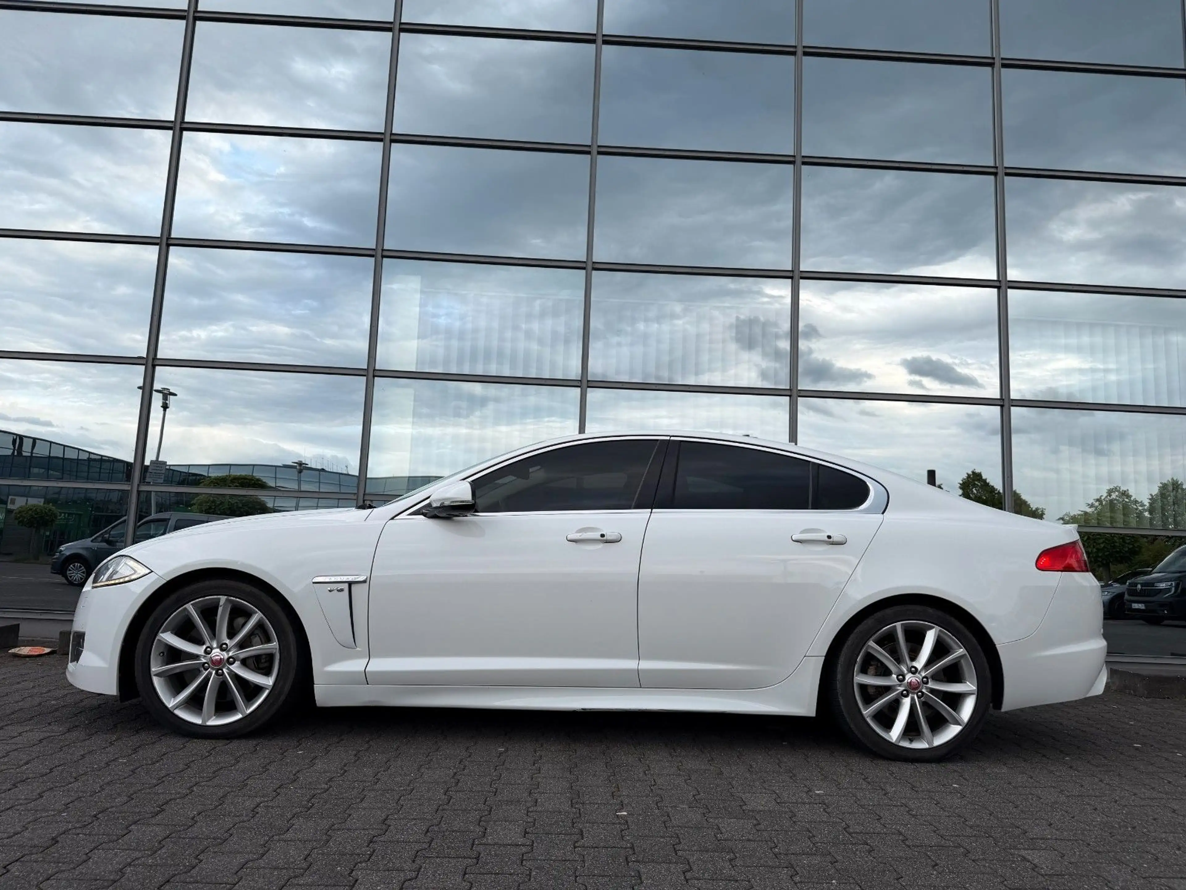 Jaguar XF 3.0 V6 Kompressor Kamera LED Leder — photo 5