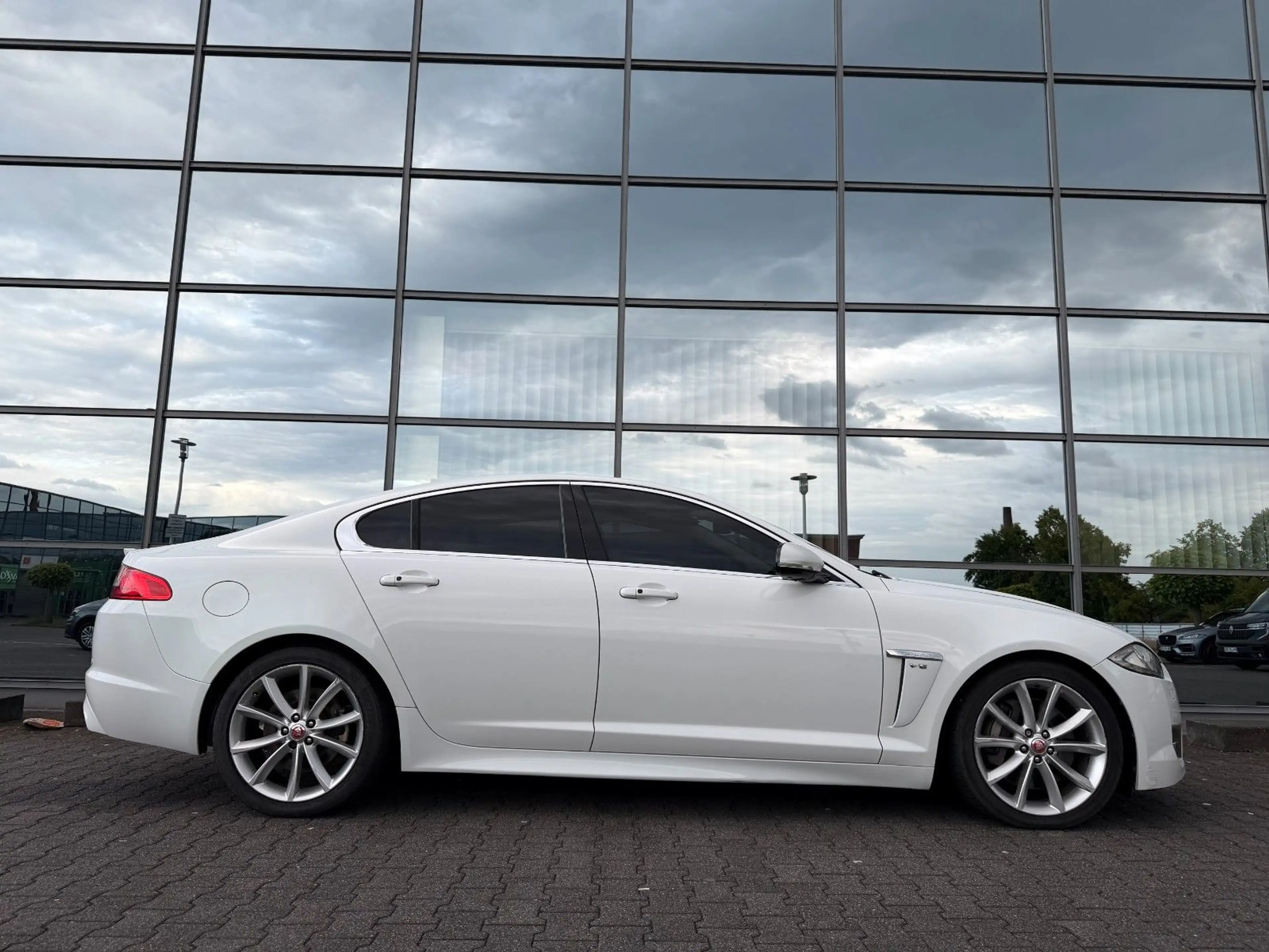 Jaguar XF 3.0 V6 Kompressor Kamera LED Leder — photo 4