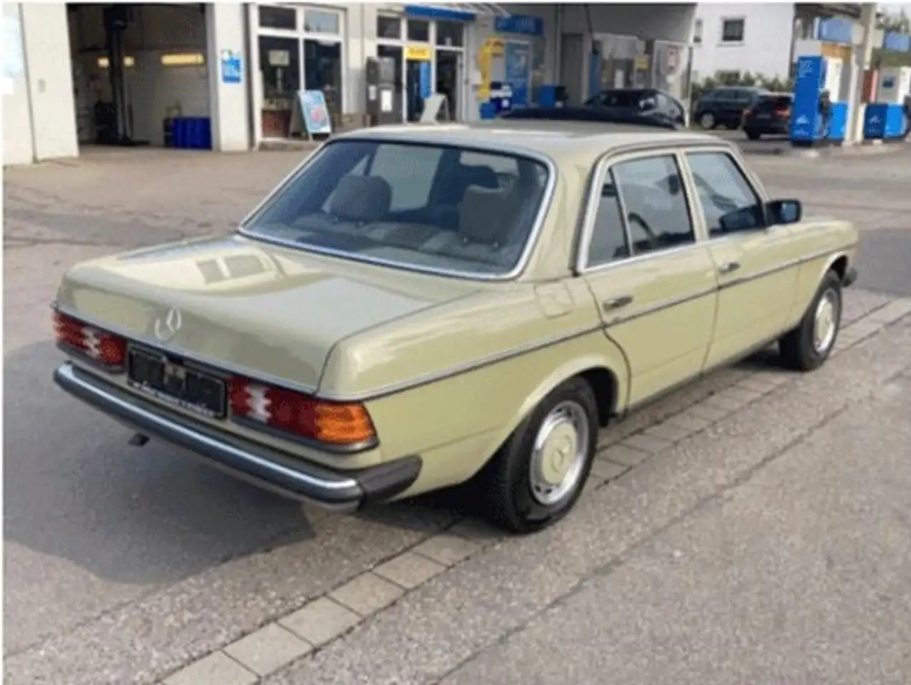 Mercedes-Benz E 230