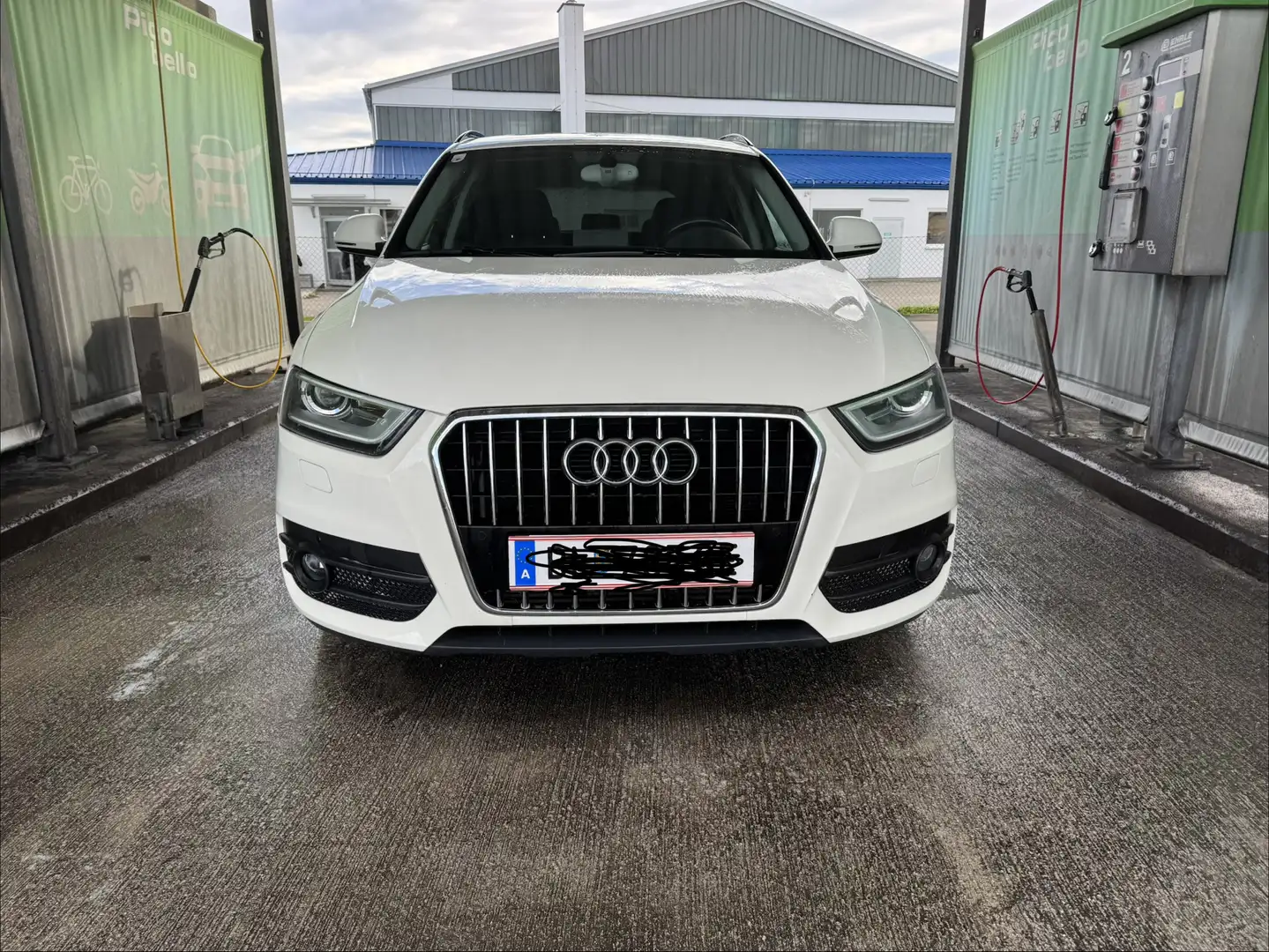 Audi Q3 2,0 TFSI quattro S-tronic Weiß - 2