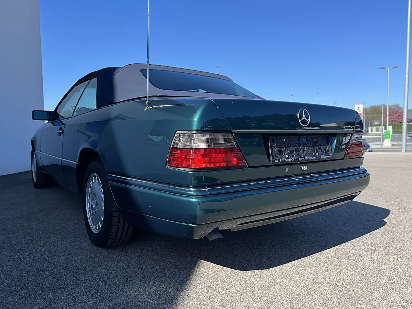 Mercedes-Benz E 220 Cabrio Aut. Grün - 2