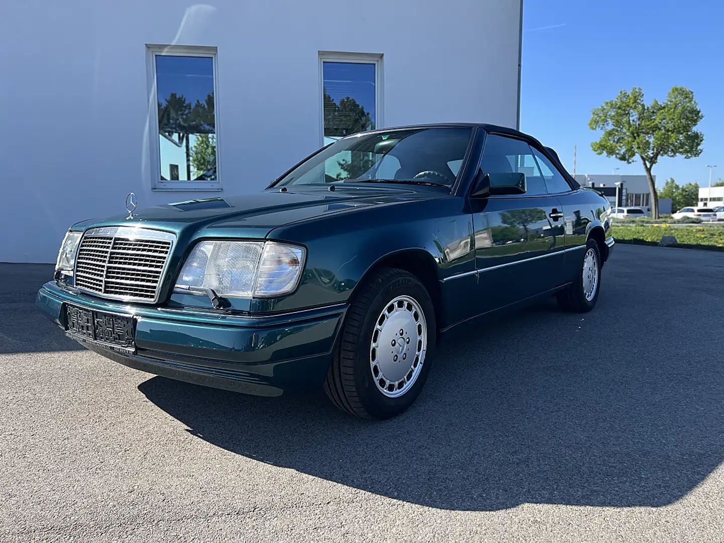 Mercedes-Benz E 220 Cabrio Aut. Grün - 1