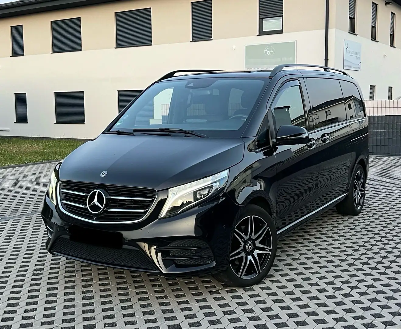 Mercedes-Benz V 250 V 250d kompakt 4Matic AMG-Line-Night-Paket-360*Kam Schwarz - 1