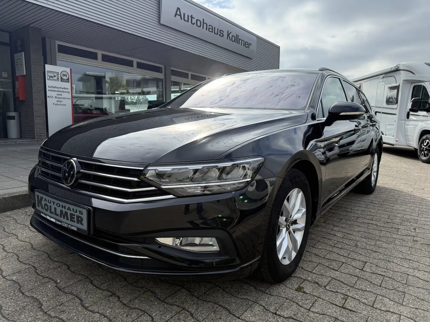 Volkswagen Passat Variant Business DSG*LED*Navi*AHK*RFK*ACC Schwarz - 2