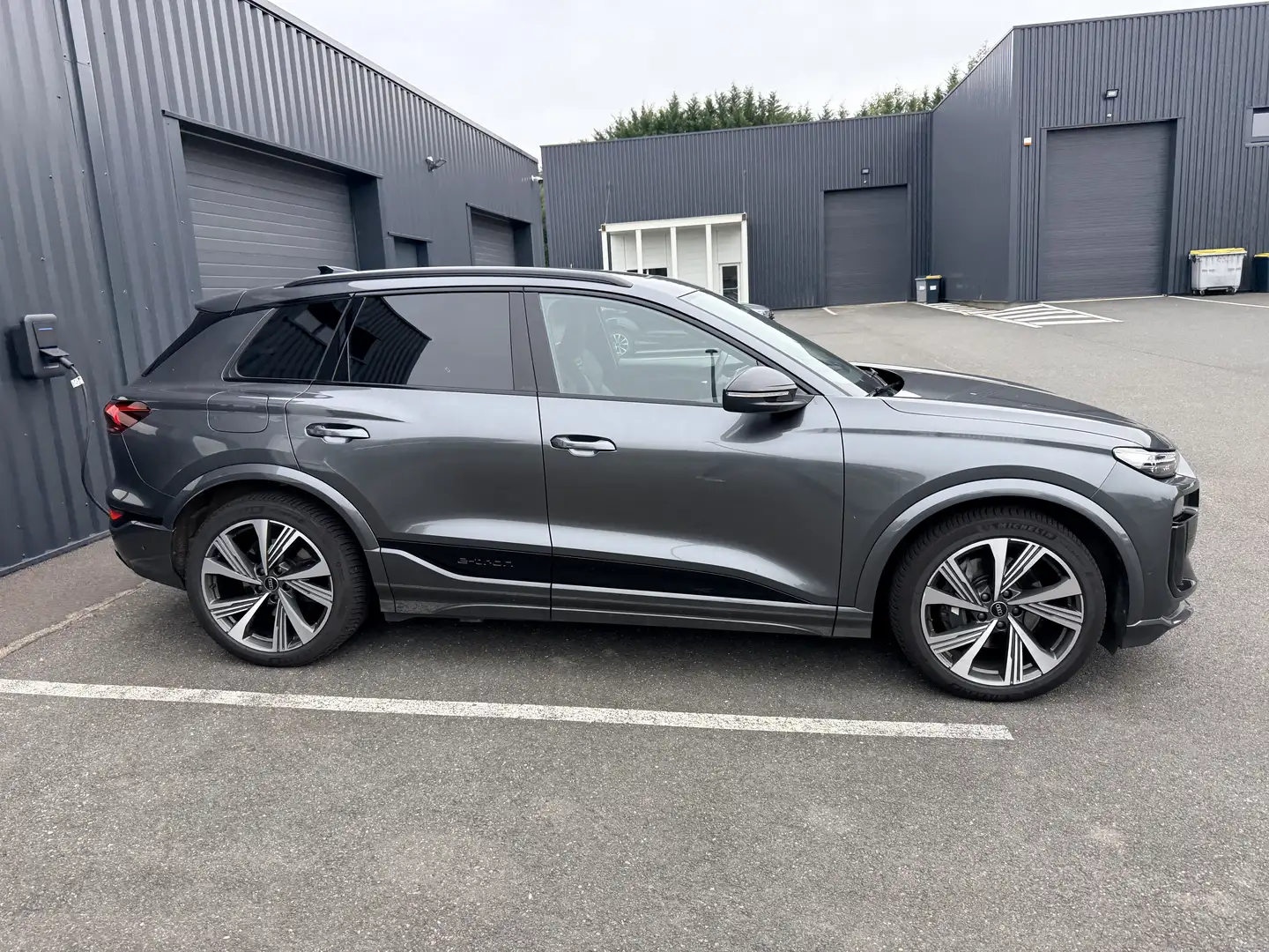 Audi SQ6 e-tron Gris - 1