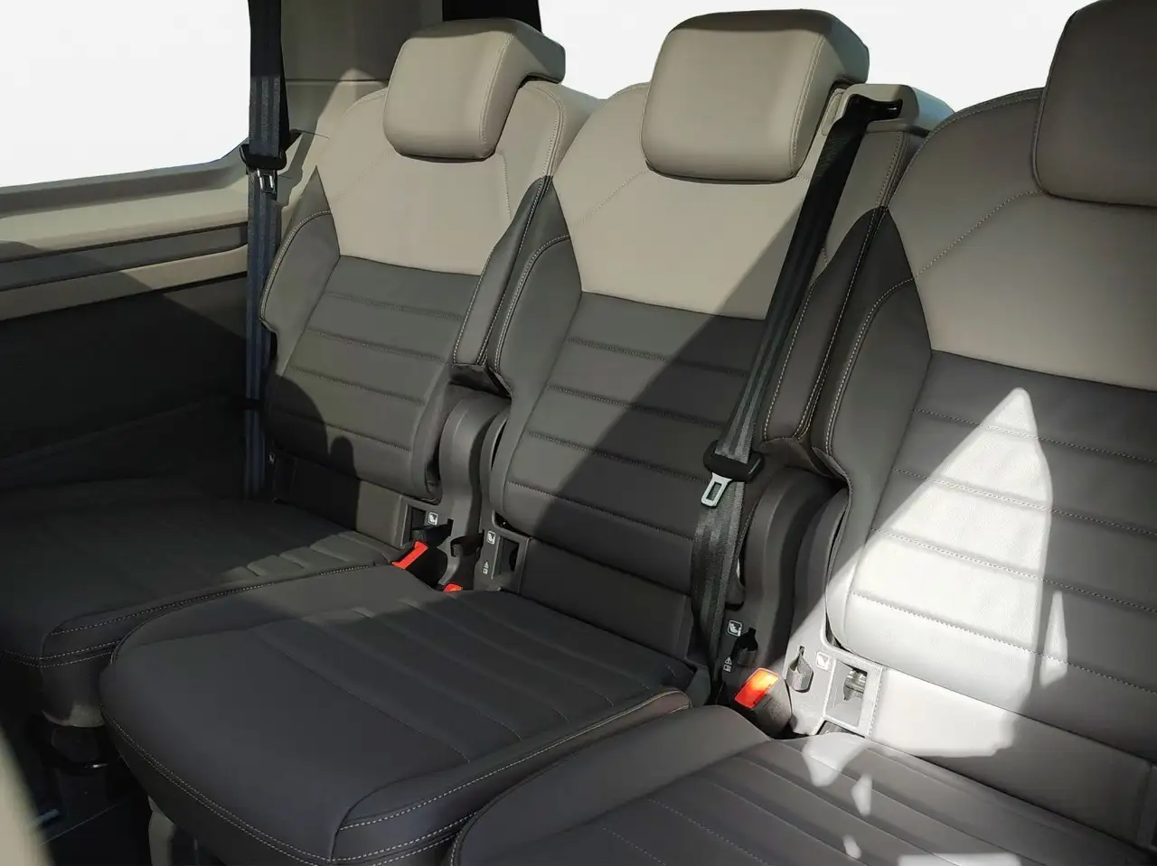 Volkswagen T7 Multivan Multivan 2.0 TDI DSG EDITION AHK*NAV*PANO*DIGI 16