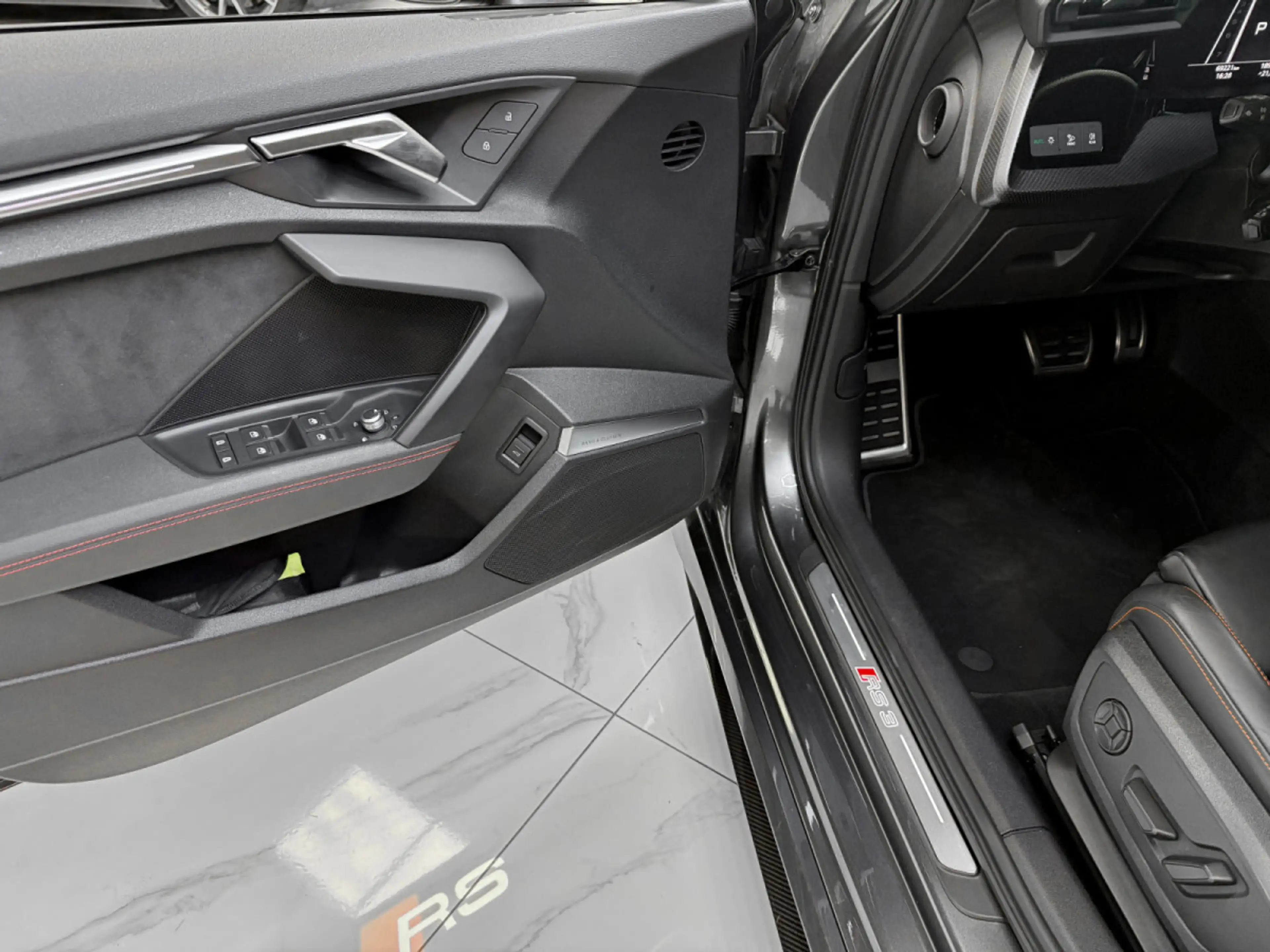 Audi RS3 SPORTBACK / B&O / CERAMIC / CAM / VALCONA — photo 15