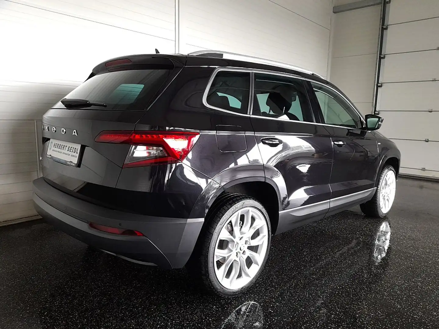 Skoda Karoq DRIVE 2,0 TDI DSG *19 ZOLL / VOLL-LED / NAVI / ... Schwarz - 2