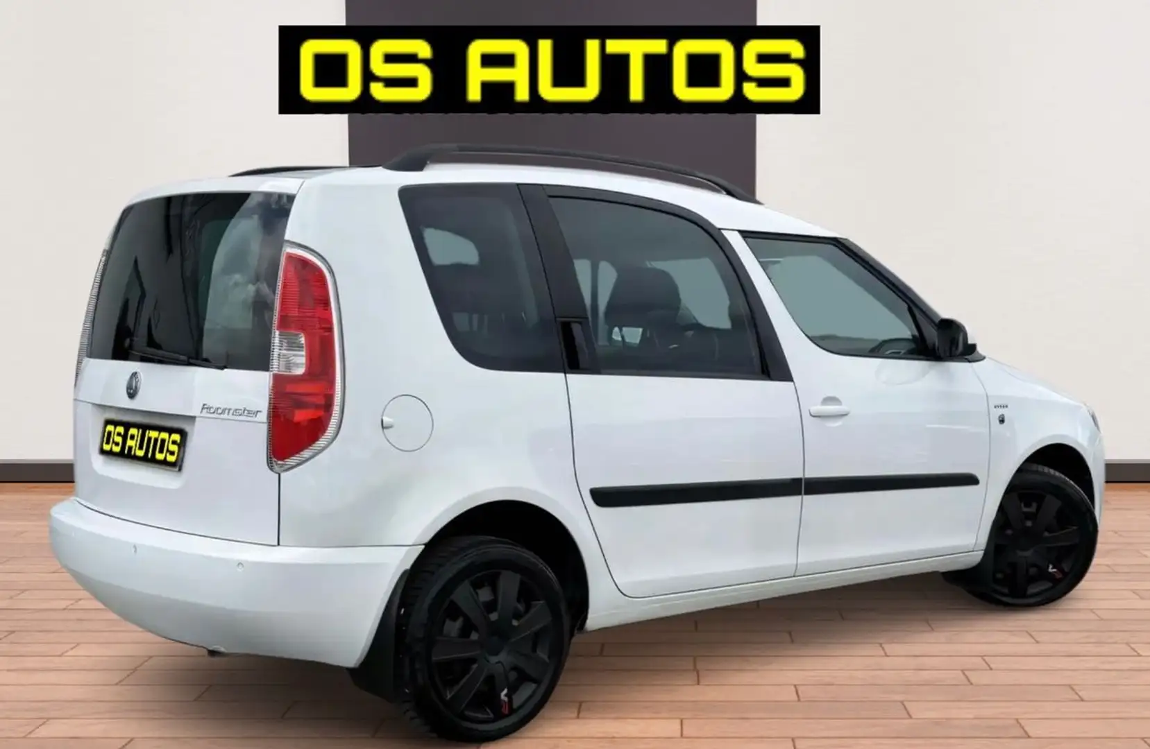 Skoda Roomster Phase II - 1.2 70ch 12V (5 cv) - BVM5 - 5 Portes - Ambition %2B PACK CLIM %2B 160 000KM Blanc - 2