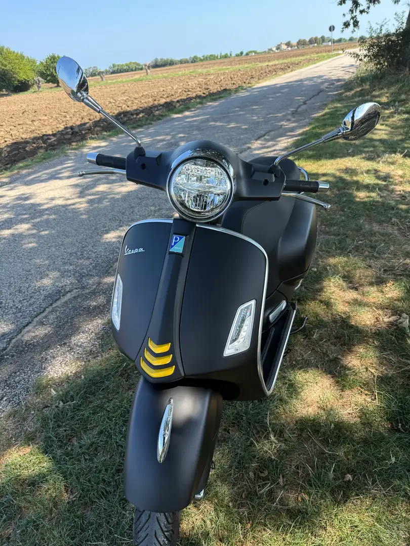 Vespa GTS Super Tech 300 GTS hpe Super Tech - ABS Noir - 2