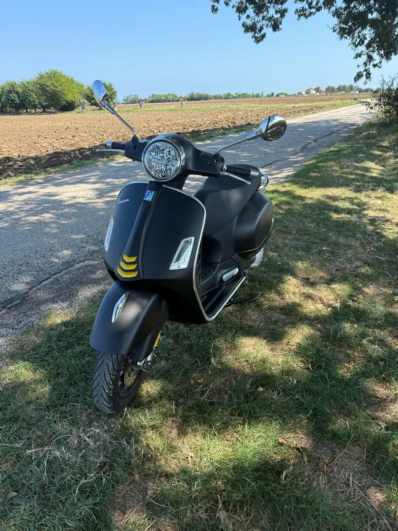 Vespa GTS Super Tech 300 GTS hpe Super Tech - ABS Noir - 1