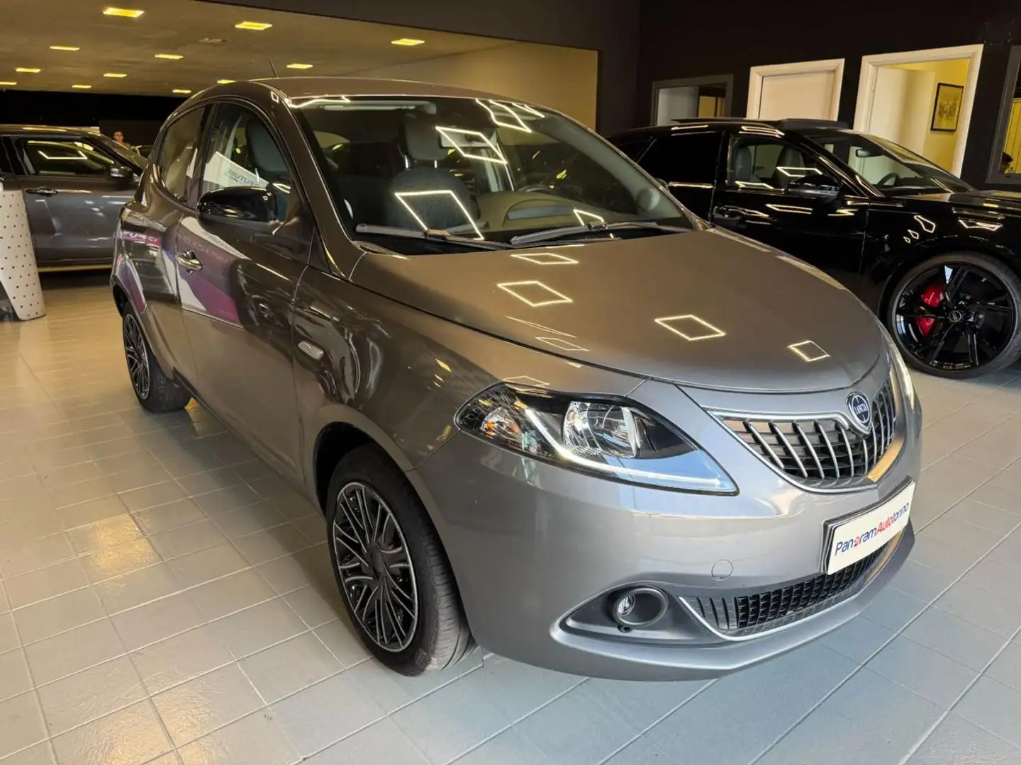 Lancia Ypsilon 1.0 FireFly 5 porte S&S Hybrid Gold Gris - 1