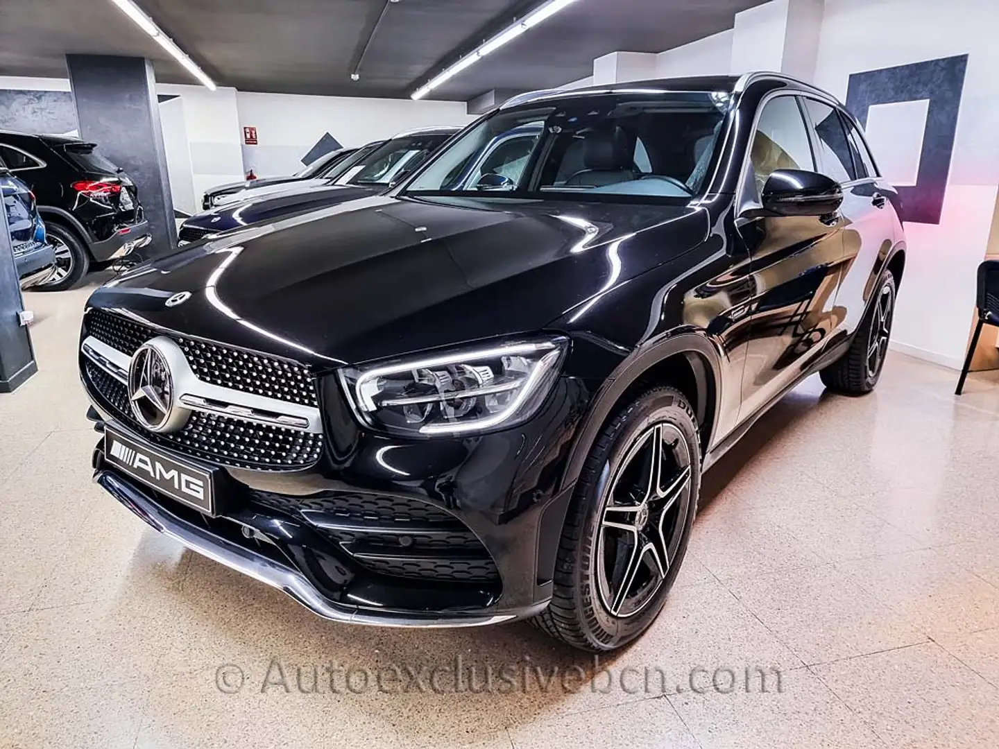 Mercedes-Benz GLC 300 300e 4Matic 9G-Tronic Schwarz - 2