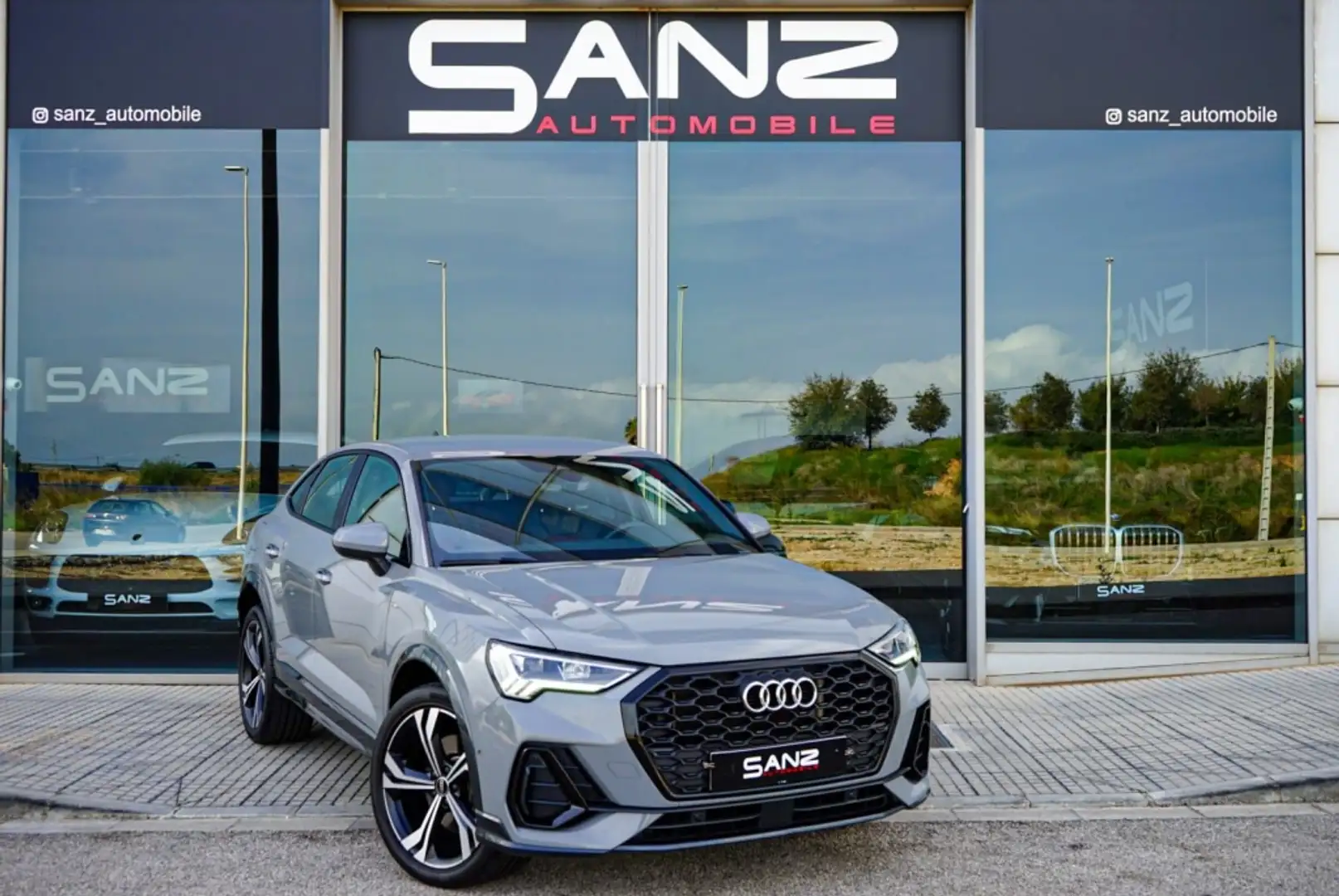 Audi Q3 Sportback 45 TFSIe S line S-tronic Grijs - 1