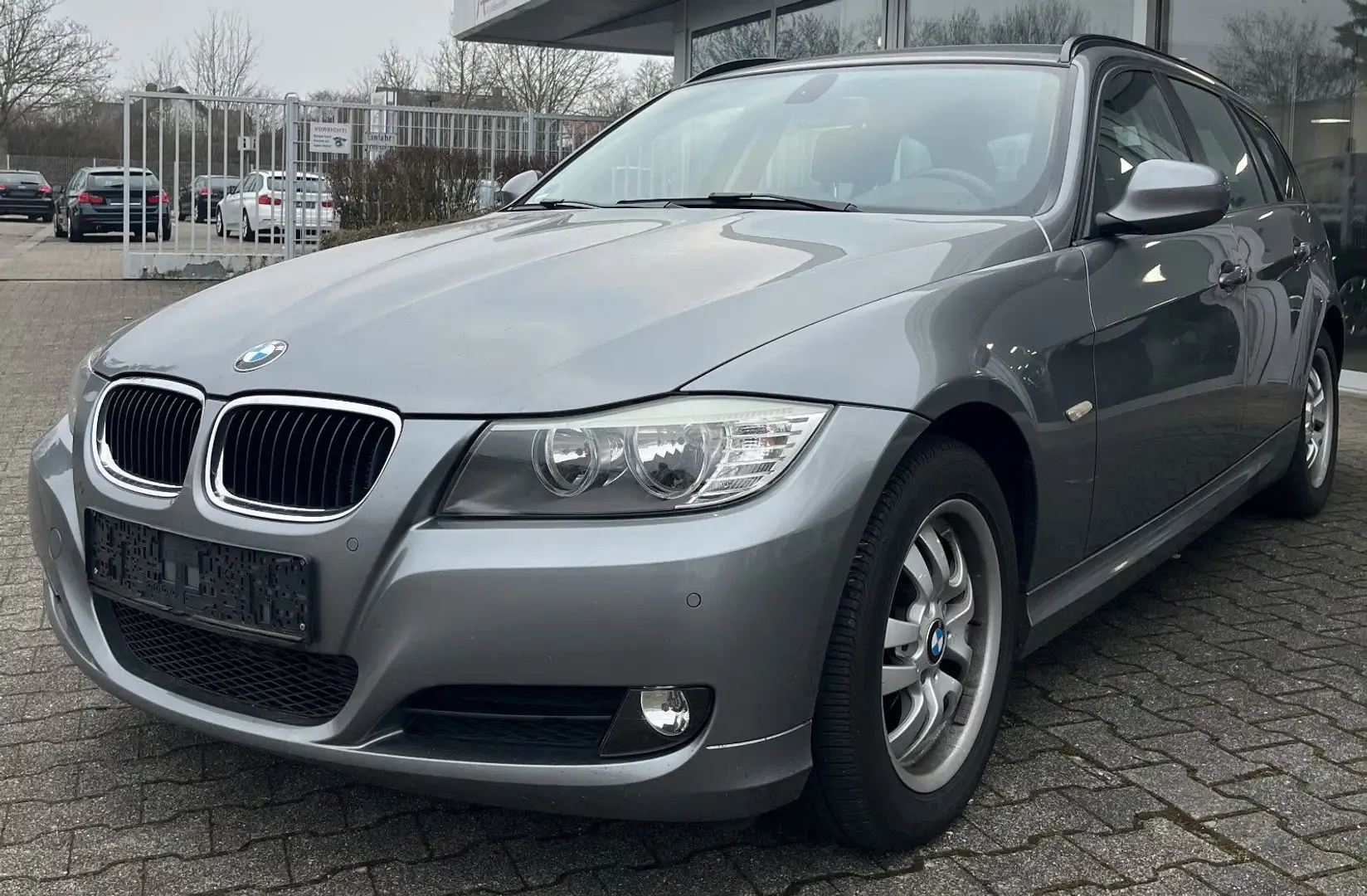 BMW 316 d Touring Edition PDC NAVI BLUETOOTH TOP Grau - 2