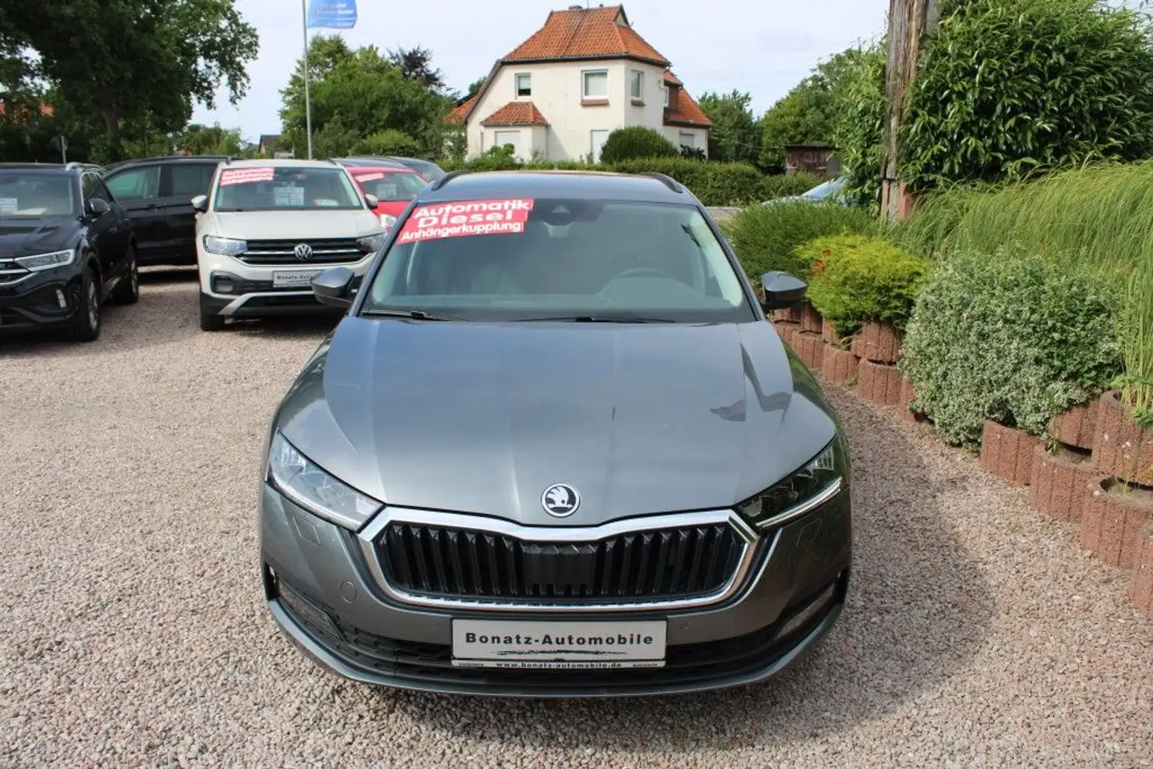 Skoda Octavia Kbi 2.0 TDI DSG Clever *AHK,APP,SHZ,Klimatr,LED* Grau - 2