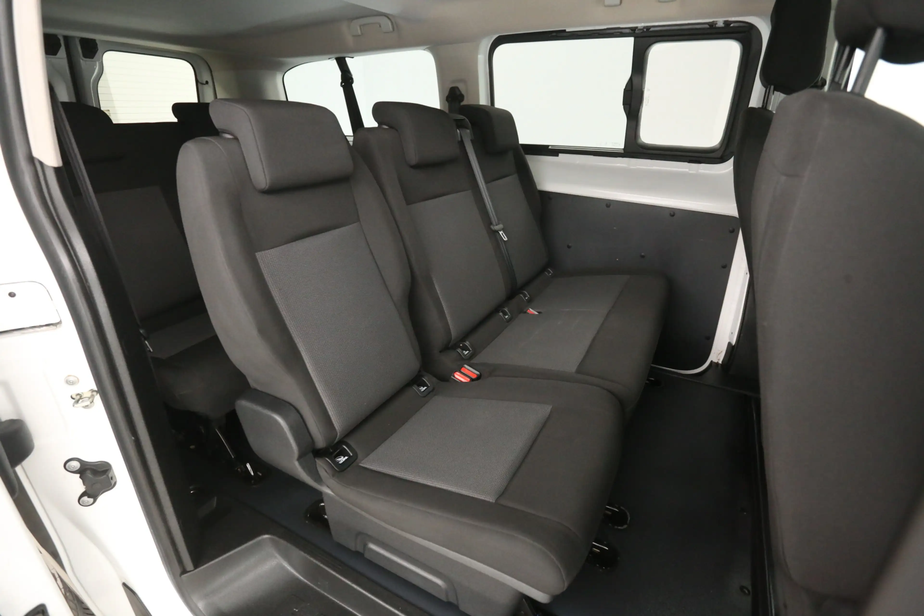 Peugeot e-Expert Kombi 75 kWh L3H1 8 Zits | Snelladen | SOH 90% | A — photo 3