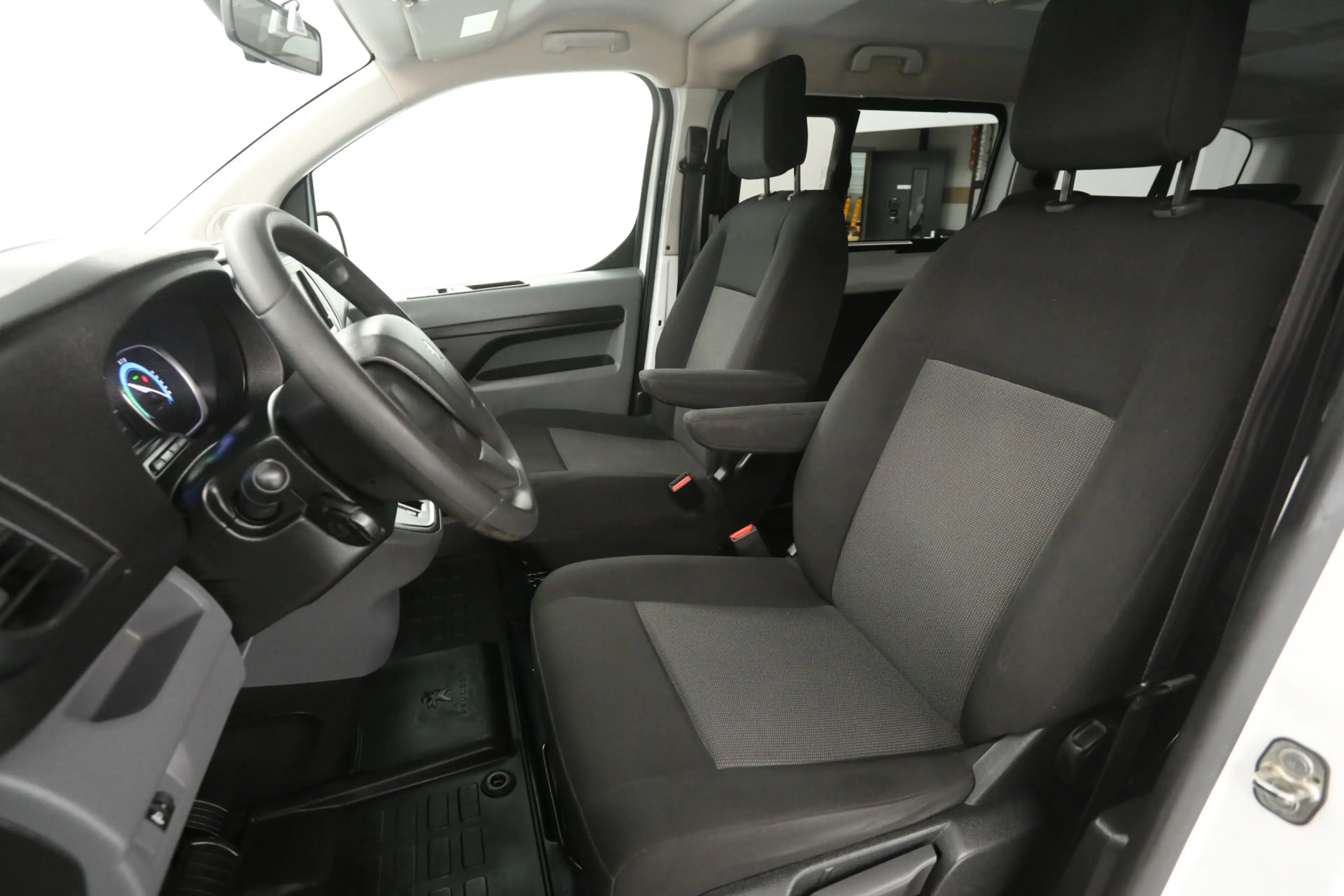 Peugeot e-Expert Kombi 75 kWh L3H1 8 Zits | Snelladen | SOH 90% | A — photo 11
