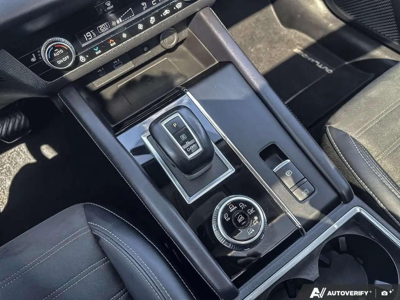 Mitsubishi Outlander снимка Mitsubishi Outlander