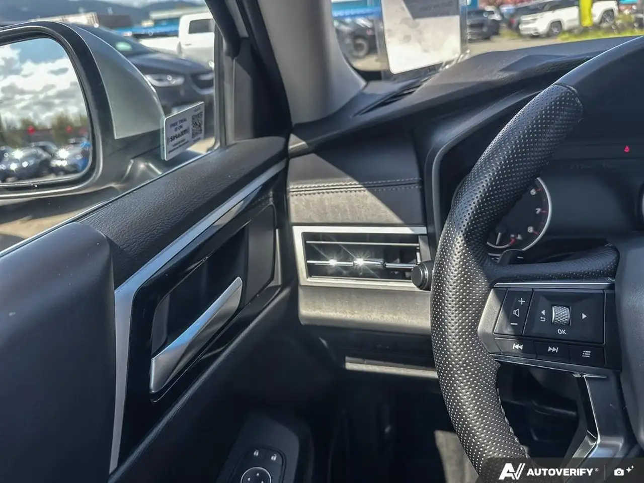 Mitsubishi Outlander снимка Mitsubishi Outlander