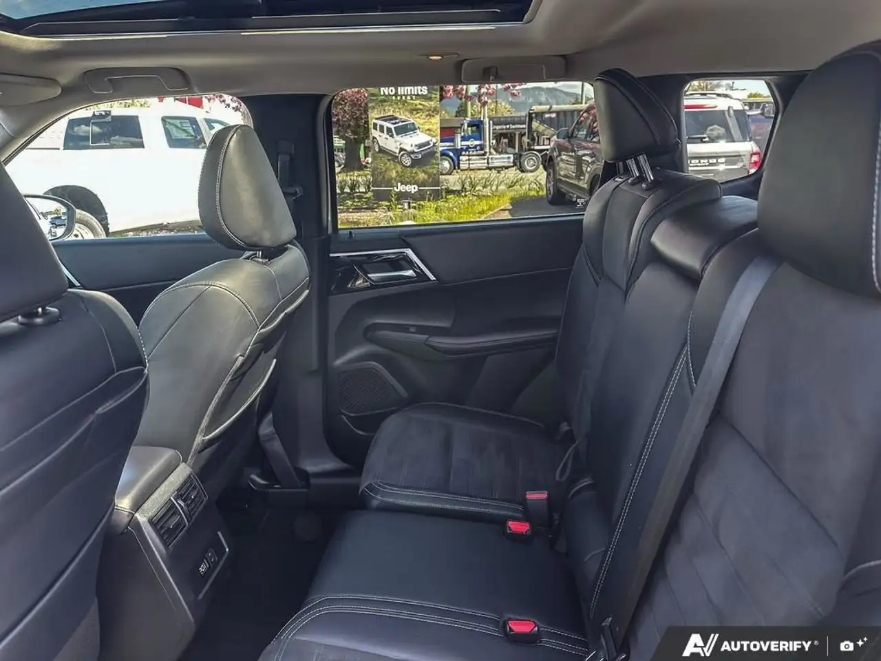 Mitsubishi Outlander снимка Mitsubishi Outlander
