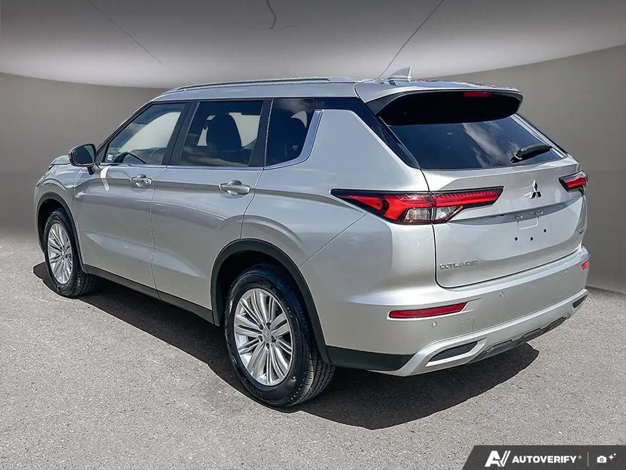 Mitsubishi Outlander снимка Mitsubishi Outlander