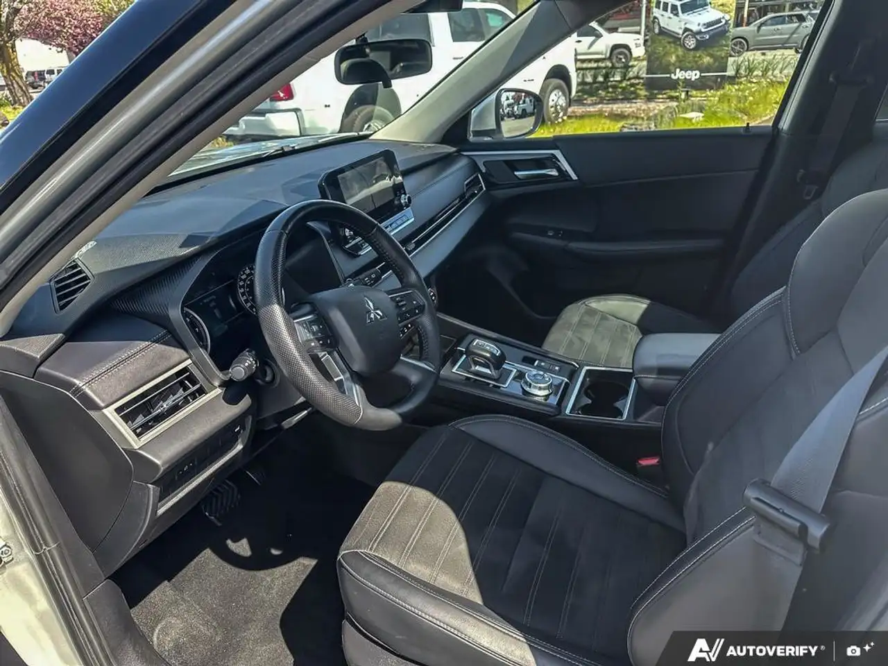 Mitsubishi Outlander снимка Mitsubishi Outlander