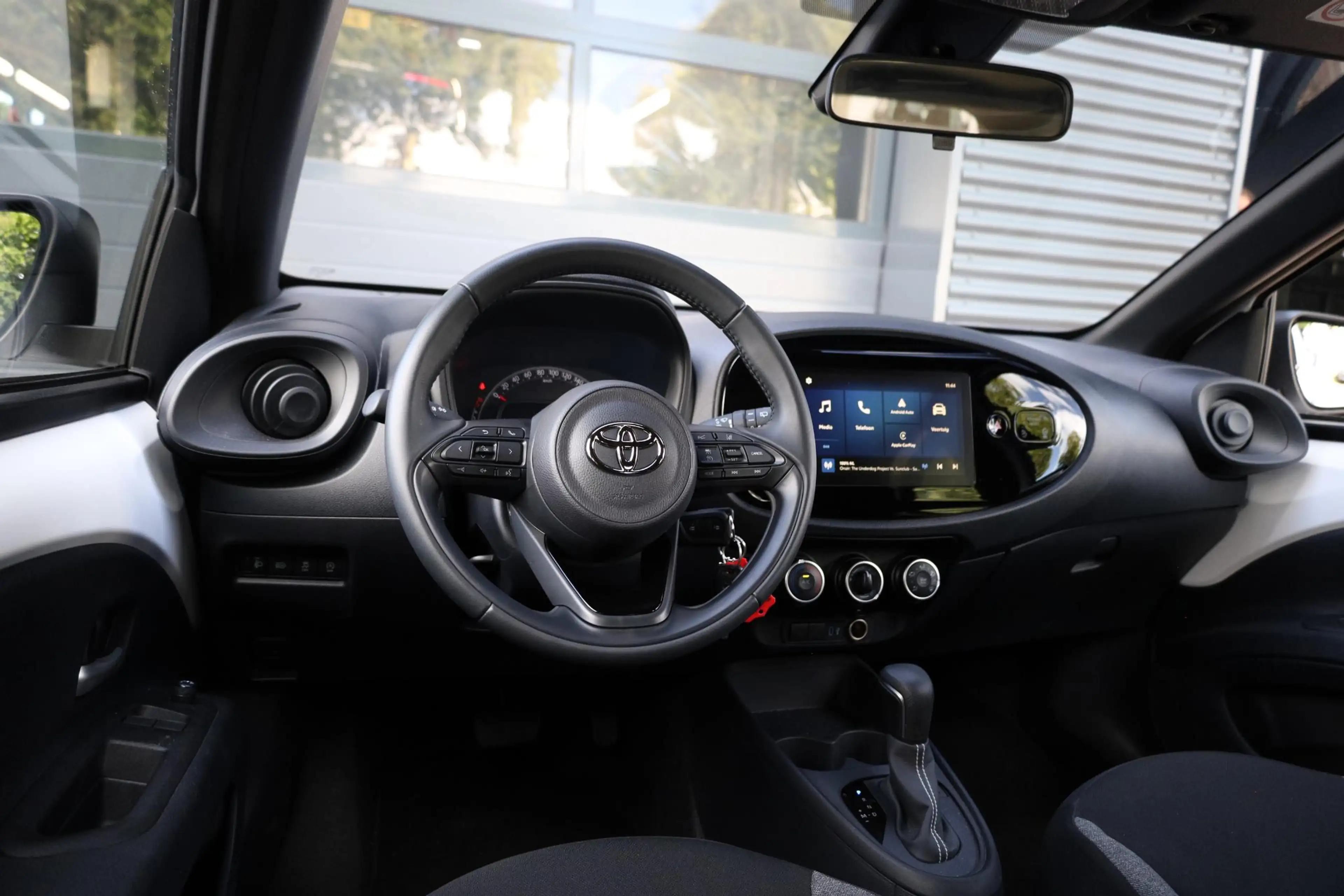Toyota Aygo X 1.0 VVT-i S-CVT Play — photo 9