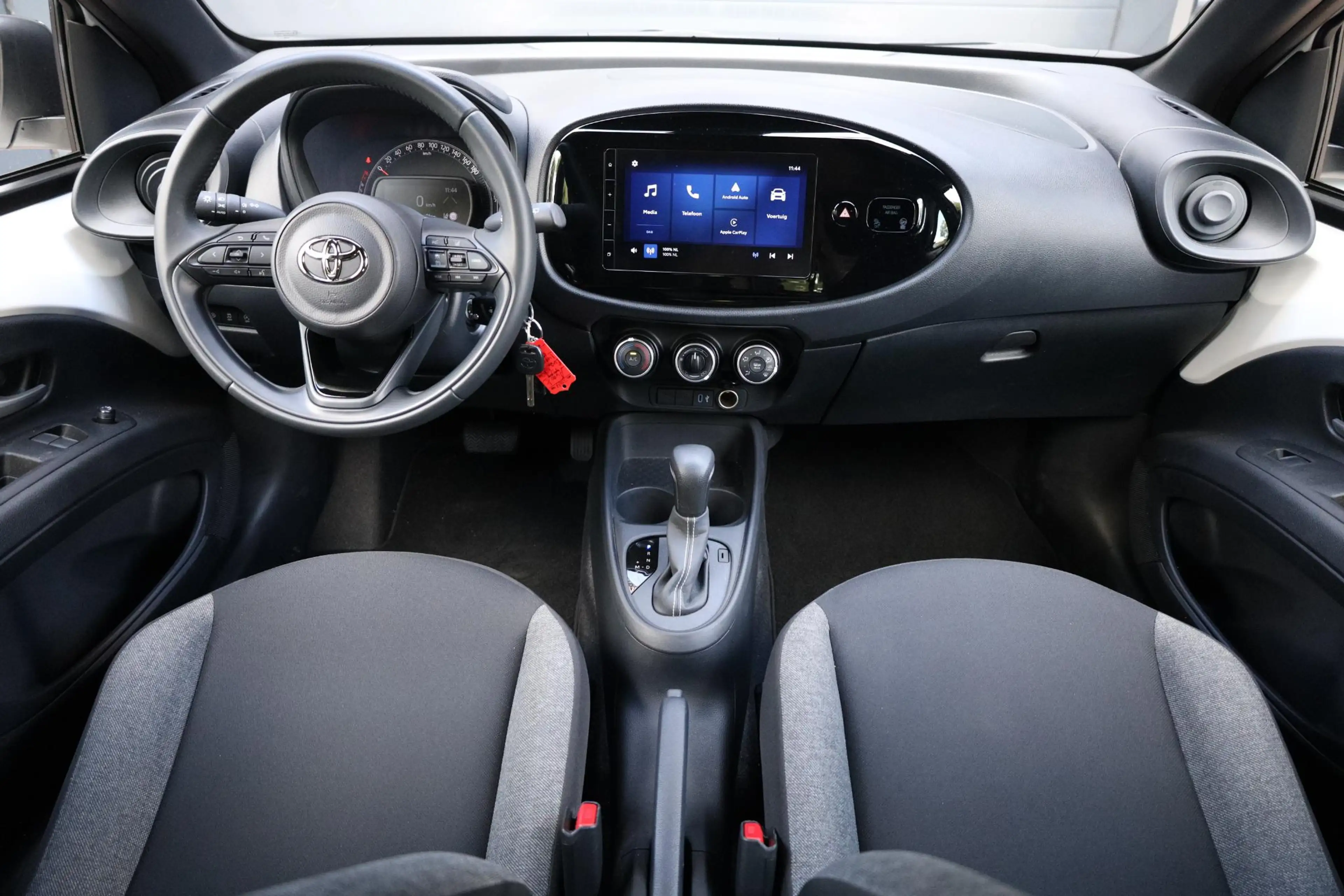 Toyota Aygo X 1.0 VVT-i S-CVT Play — photo 29
