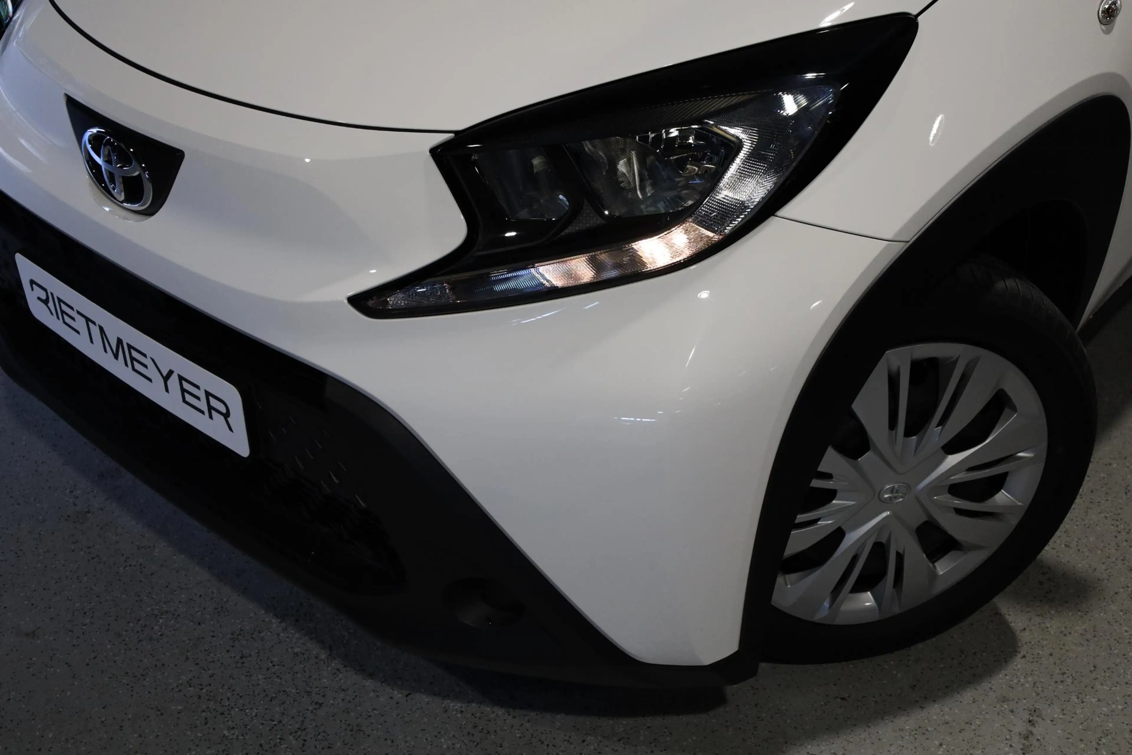 Toyota Aygo X 1.0 VVT-i S-CVT Play — photo 3