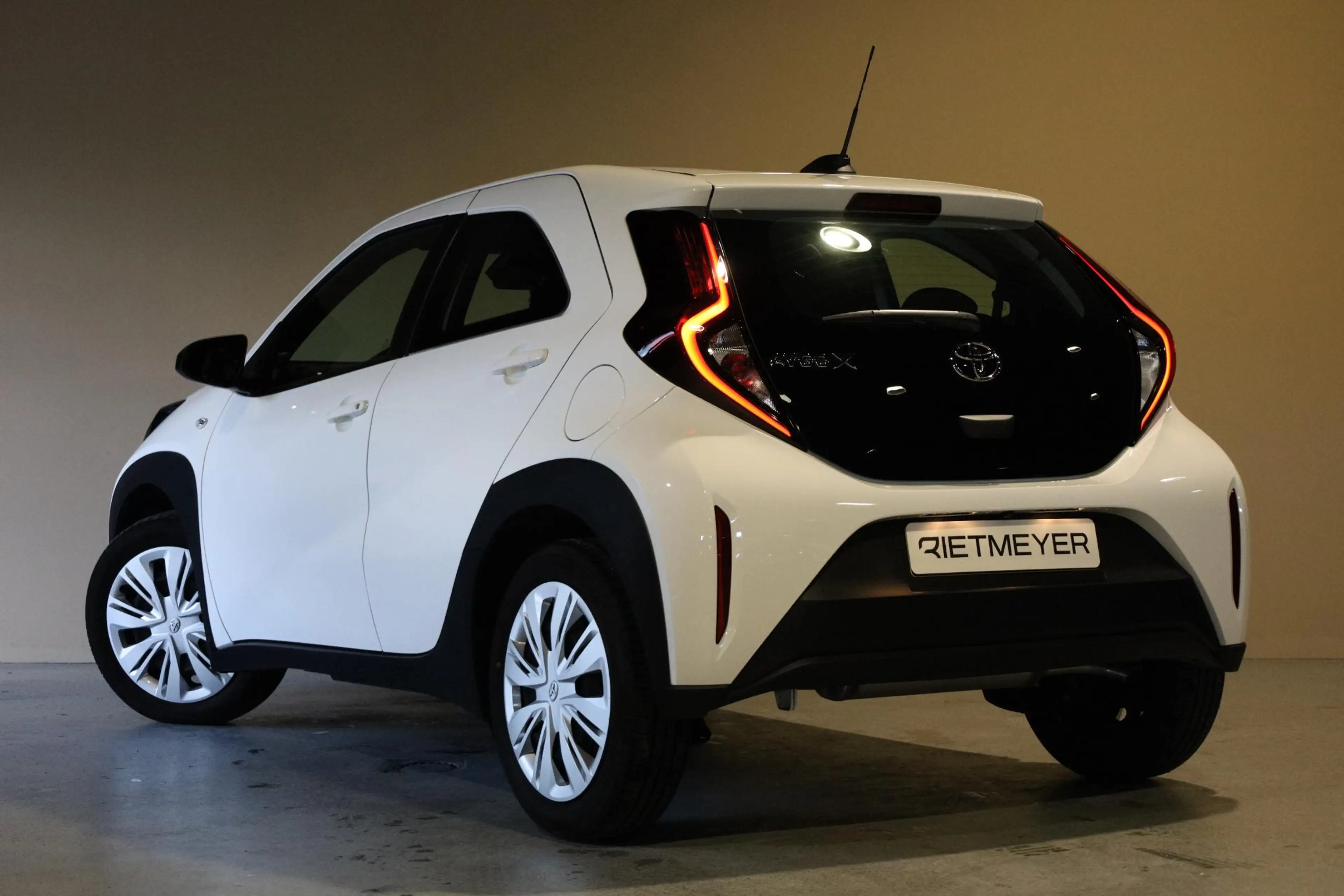 Toyota Aygo X 1.0 VVT-i S-CVT Play — photo 8