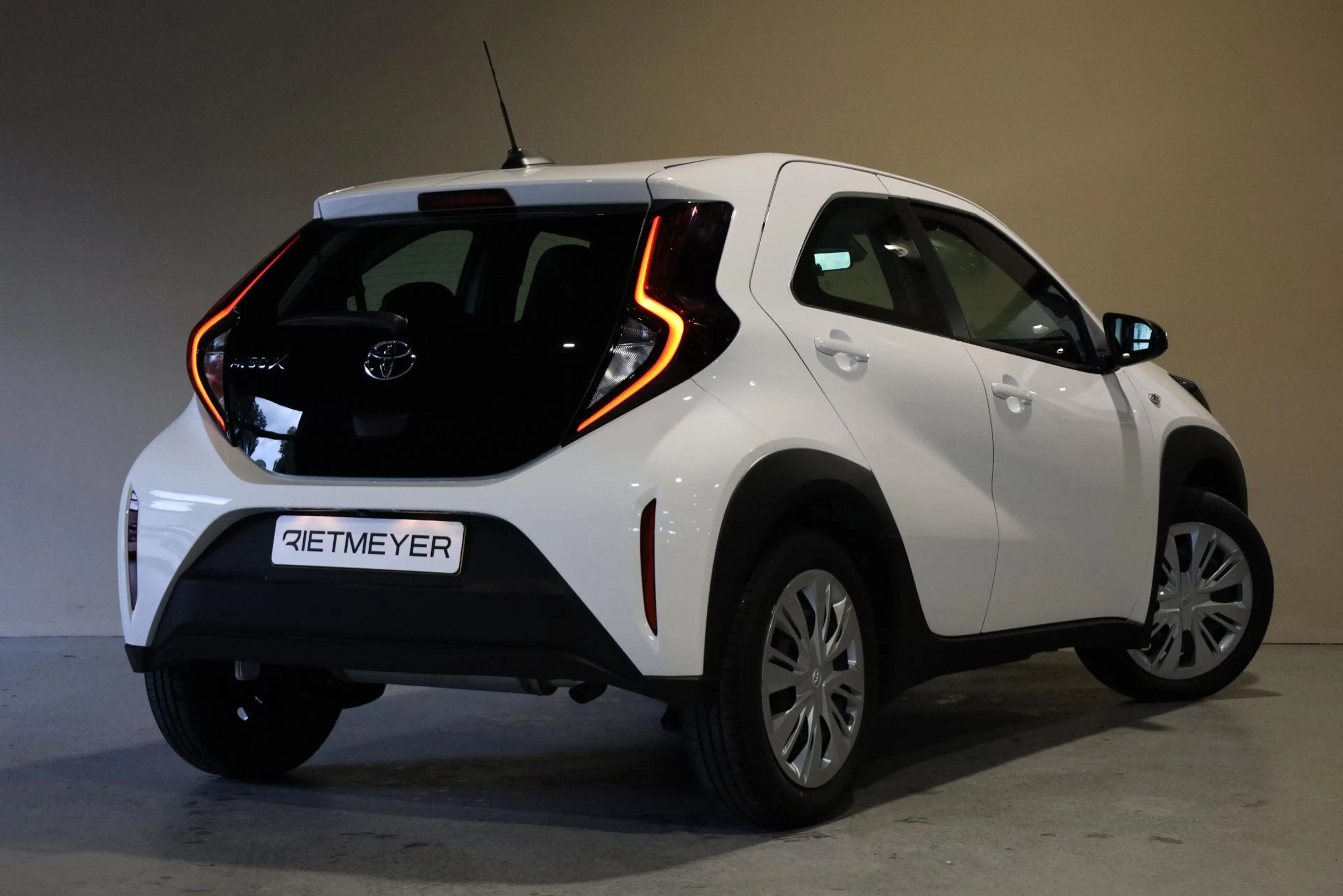 Toyota Aygo X 1.0 VVT-i S-CVT Play — photo 6