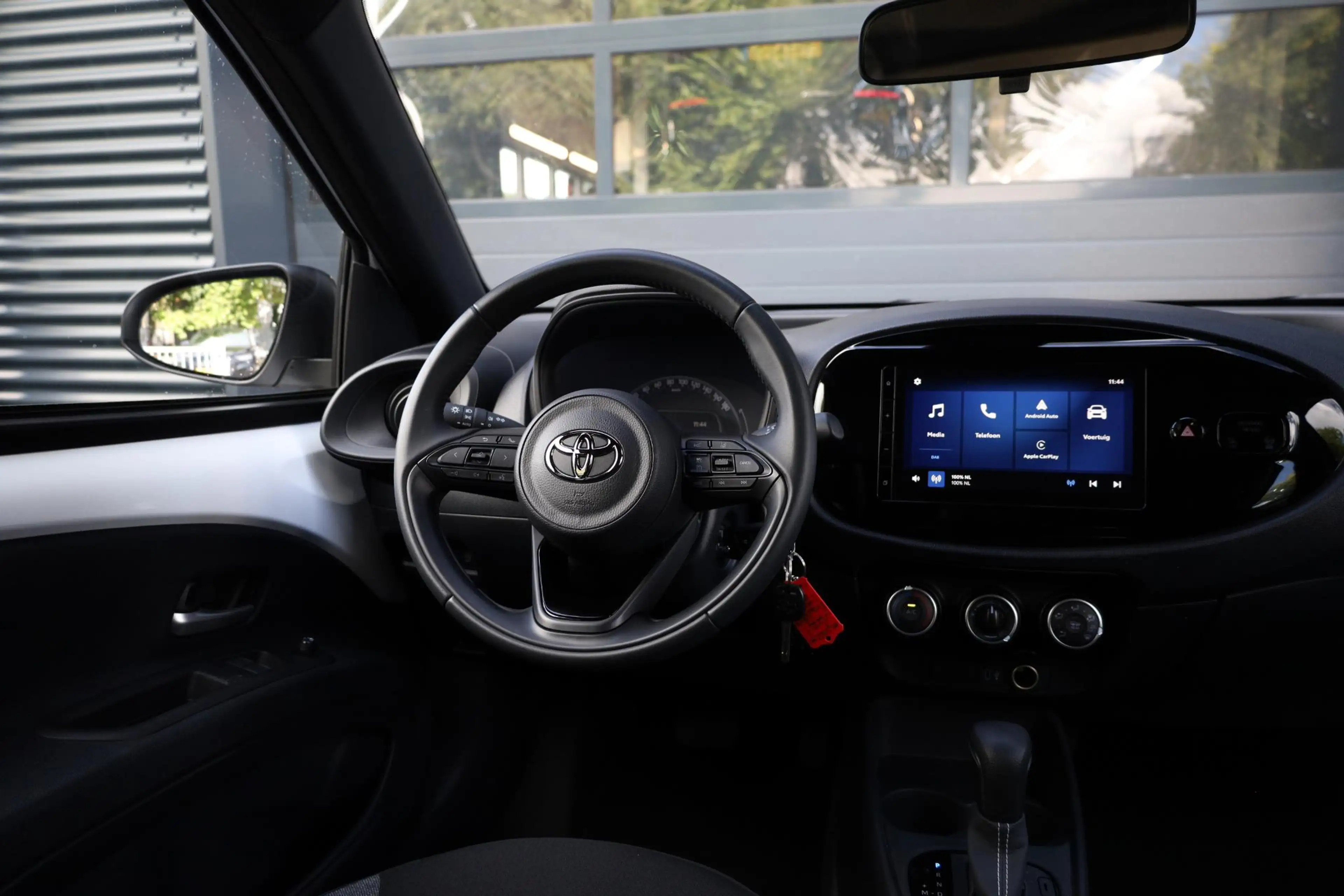 Toyota Aygo X 1.0 VVT-i S-CVT Play — photo 18