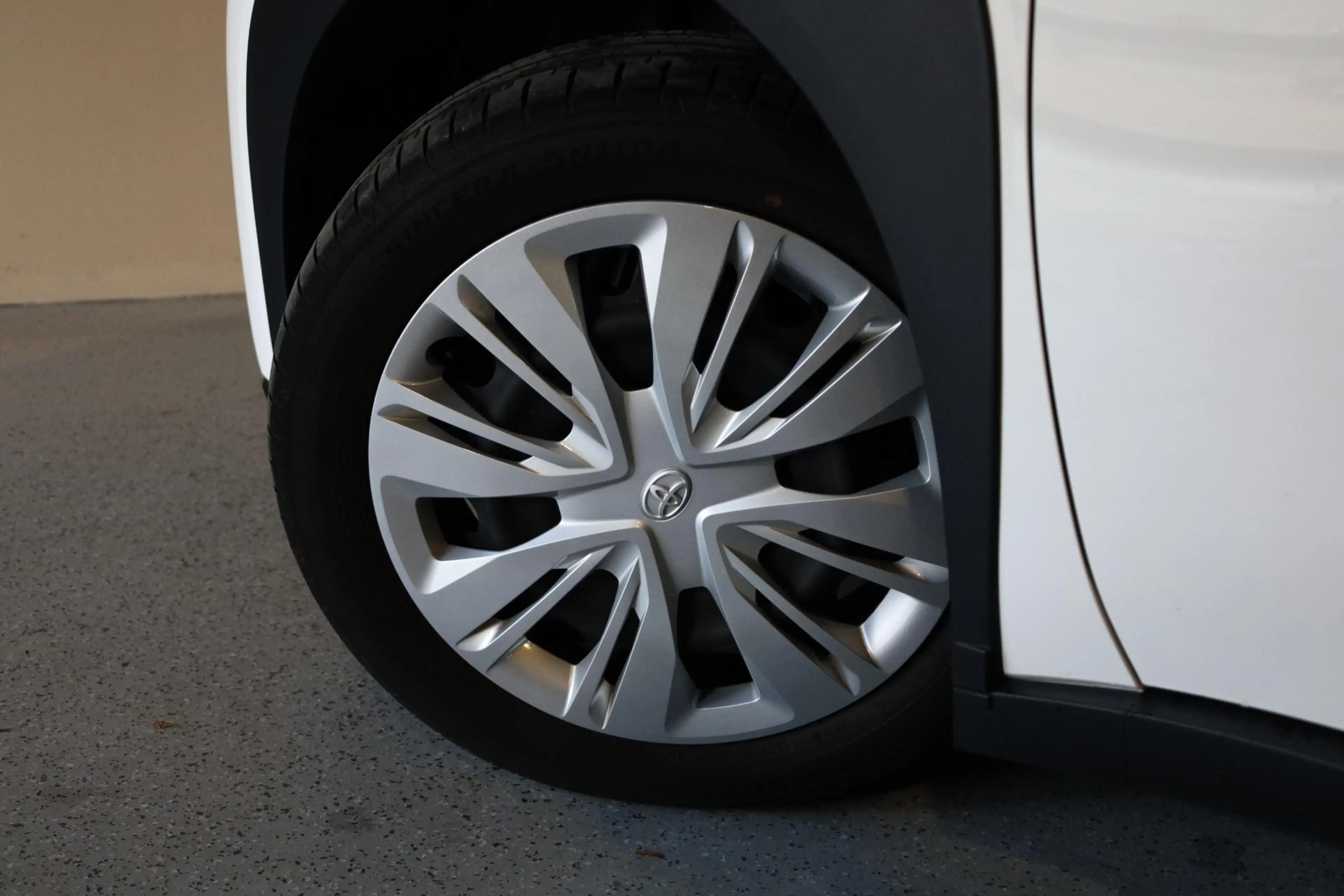 Toyota Aygo X 1.0 VVT-i S-CVT Play — photo 28