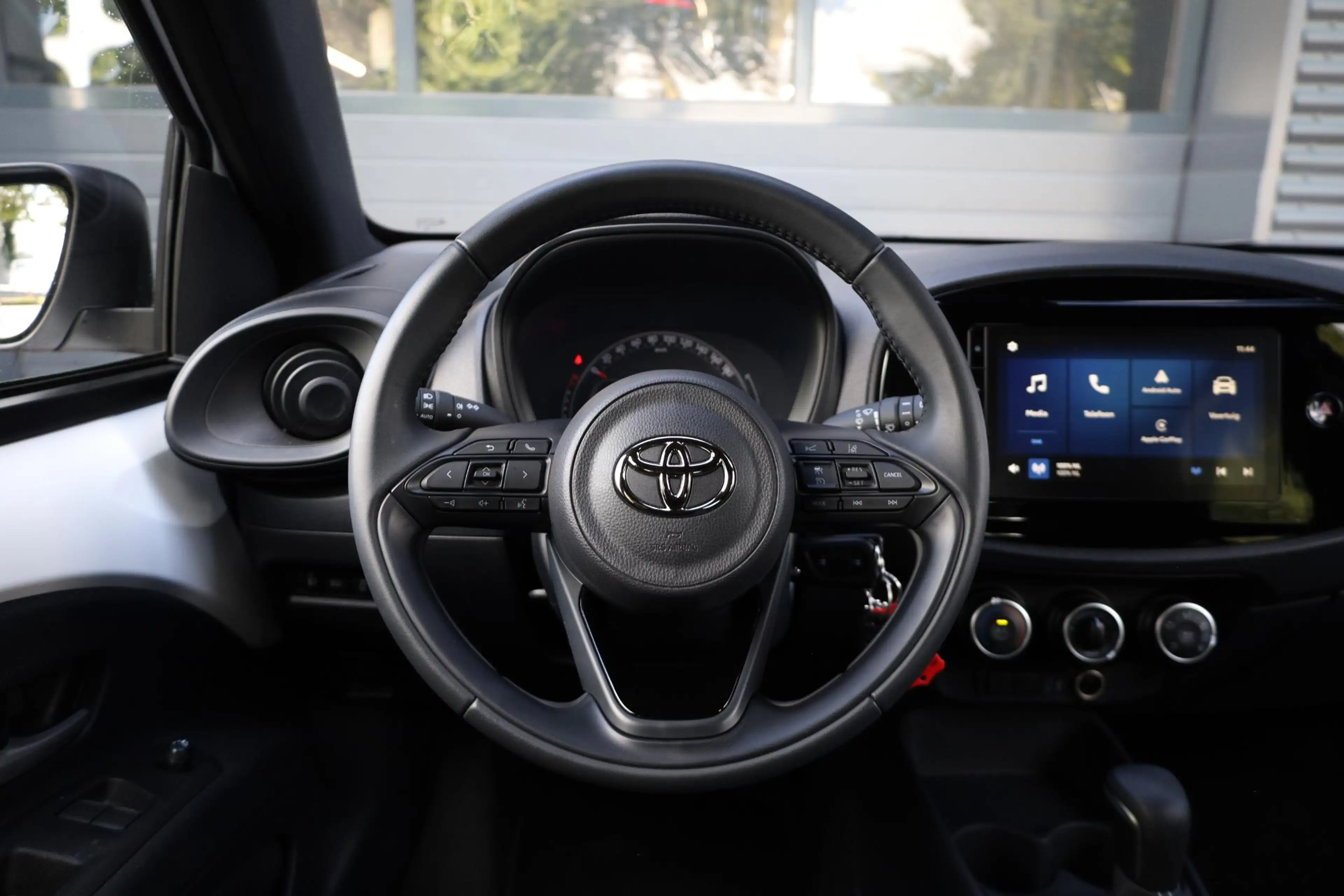 Toyota Aygo X 1.0 VVT-i S-CVT Play — photo 23