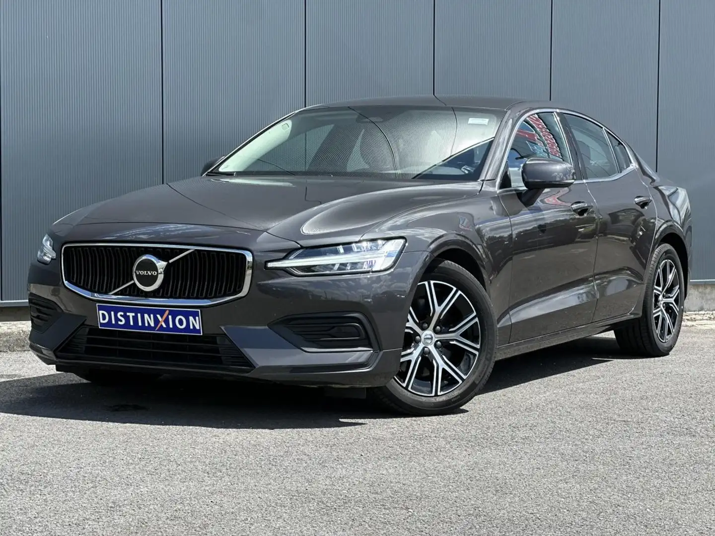 Volvo S60 B4 197 DCT7 MHEV Core+ Grijs - 2
