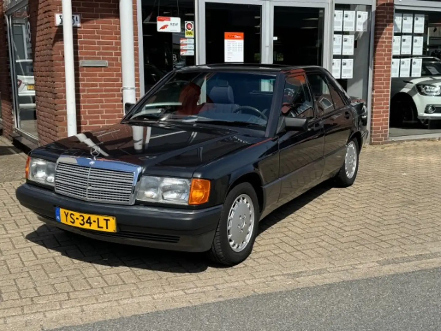 Mercedes-Benz 190 2.0 E Schuifdak 148.000 km N.A.P. Fekete - 1