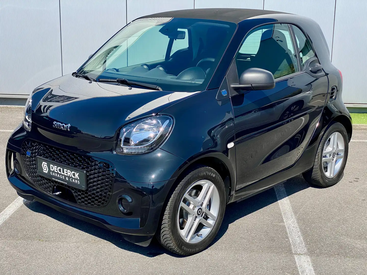 smart forTwo Coupé EQ 17.6 kWh Essential Zwart - 1